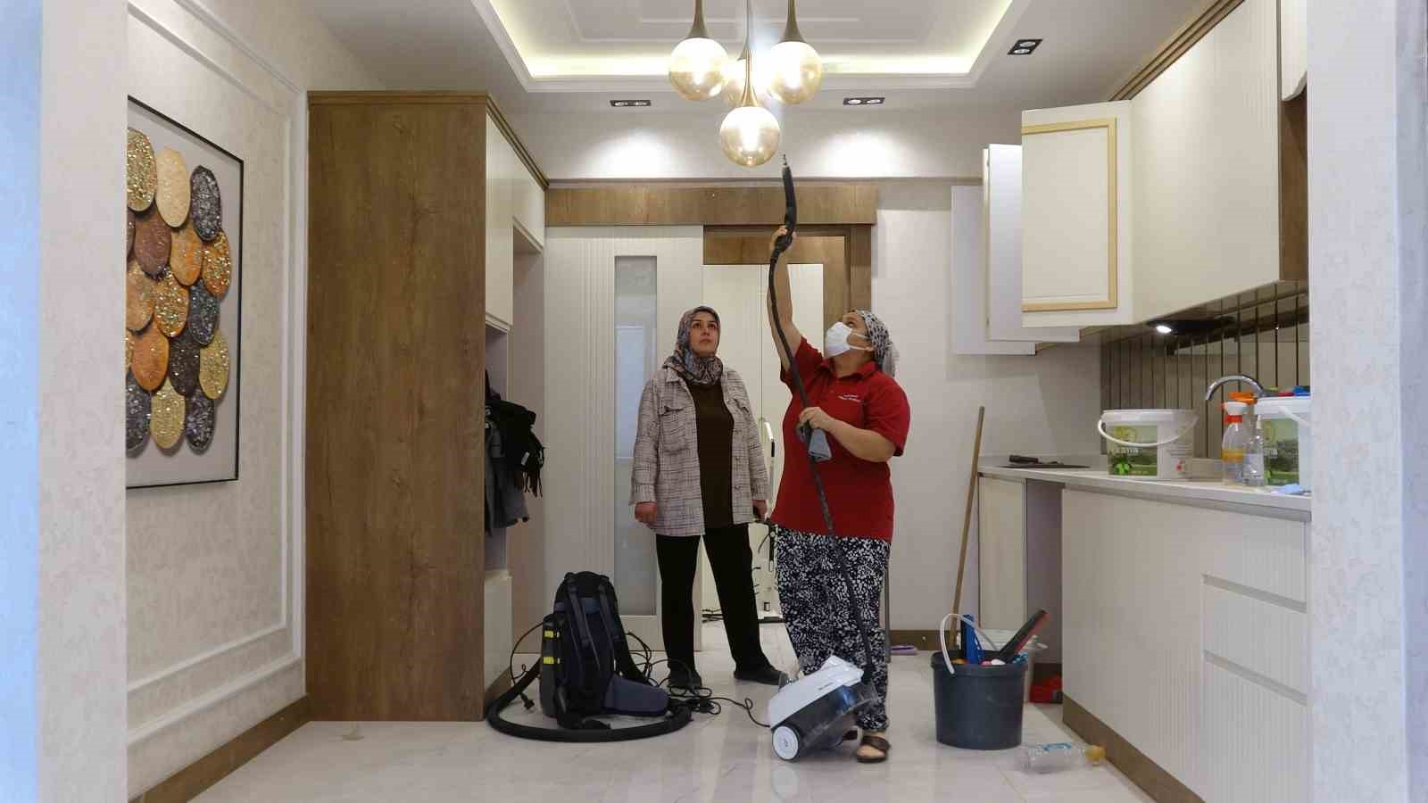 Temizlikçiydi patron oldu, 20 kadına istihdam sağladı
Temizlikçiydi patron oldu, 20 kadına istihdam sağladı