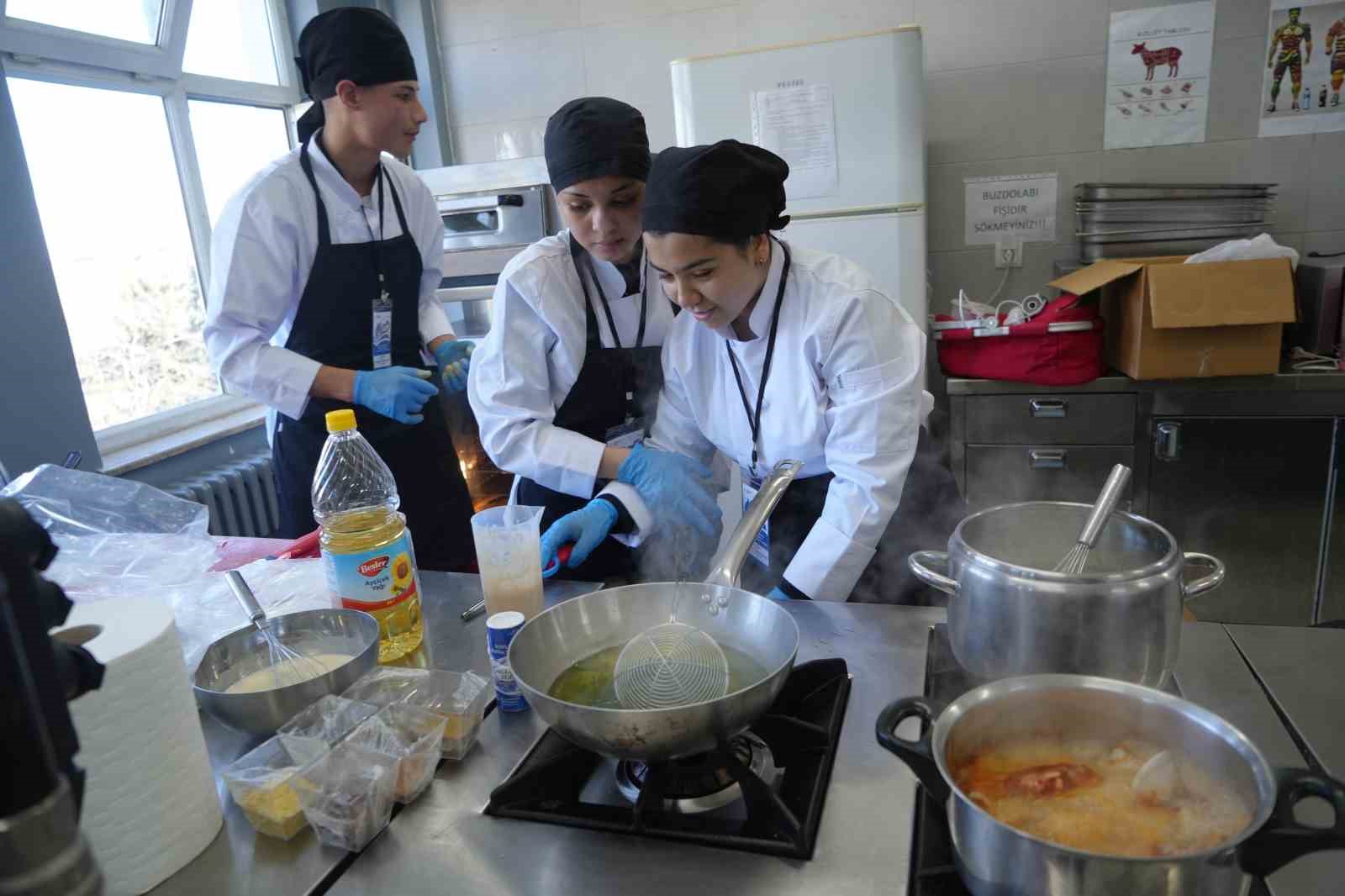 Tencere kaynadı, hünerler konuştu: Liseli şefler Samsun’da yarıştı
