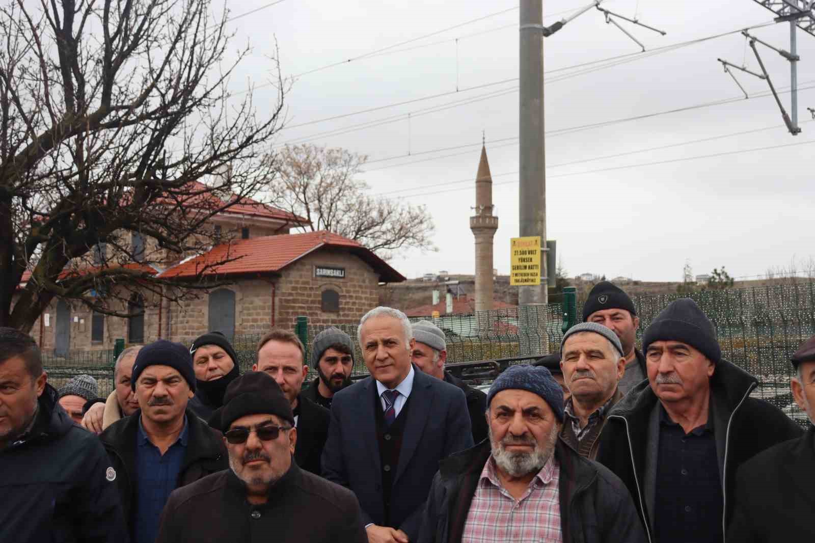 Teravih namazı için 5 kilometre yürümek istemiyorlar
