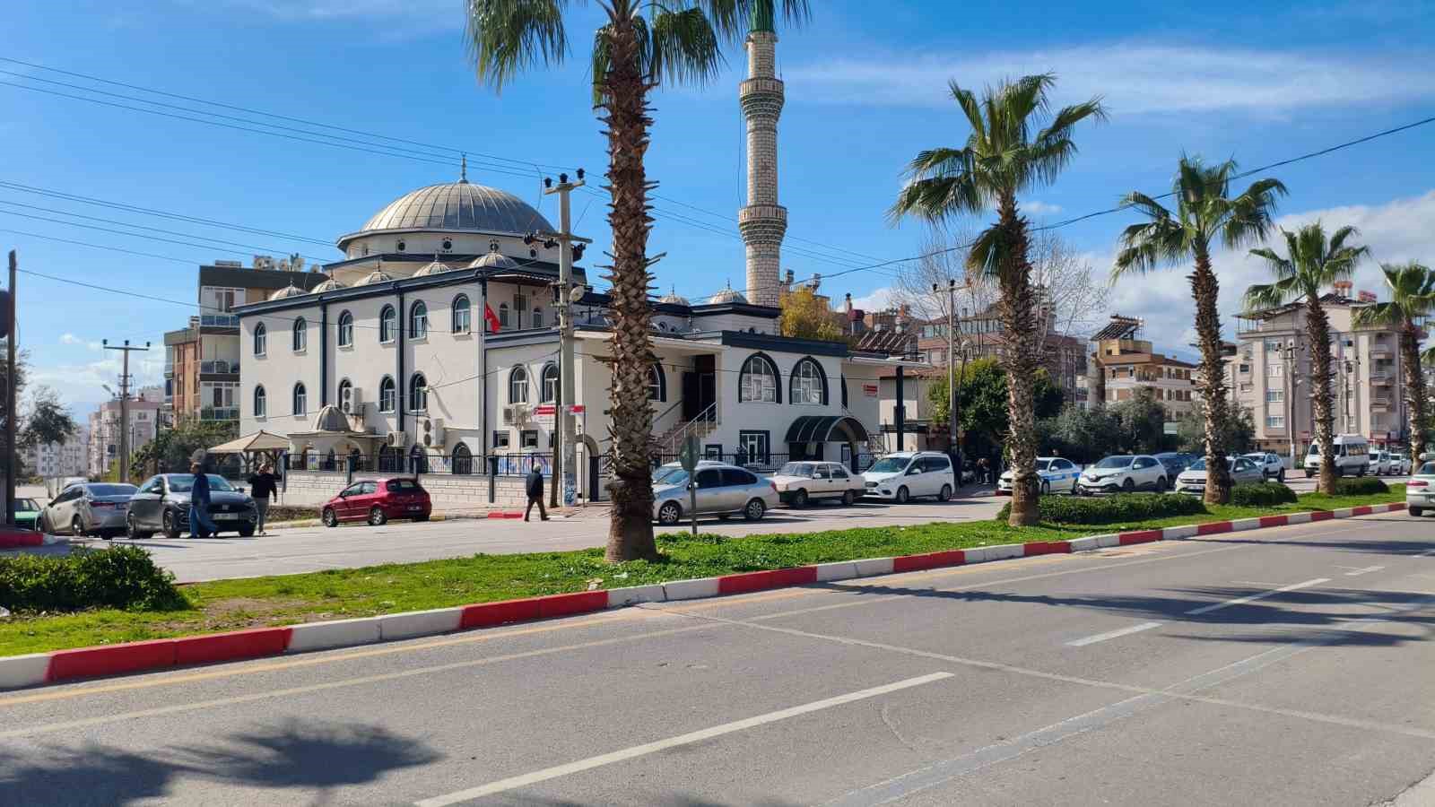 Teravih namazına giderken kazada hayatını kaybetti, kaza anı kamerada
