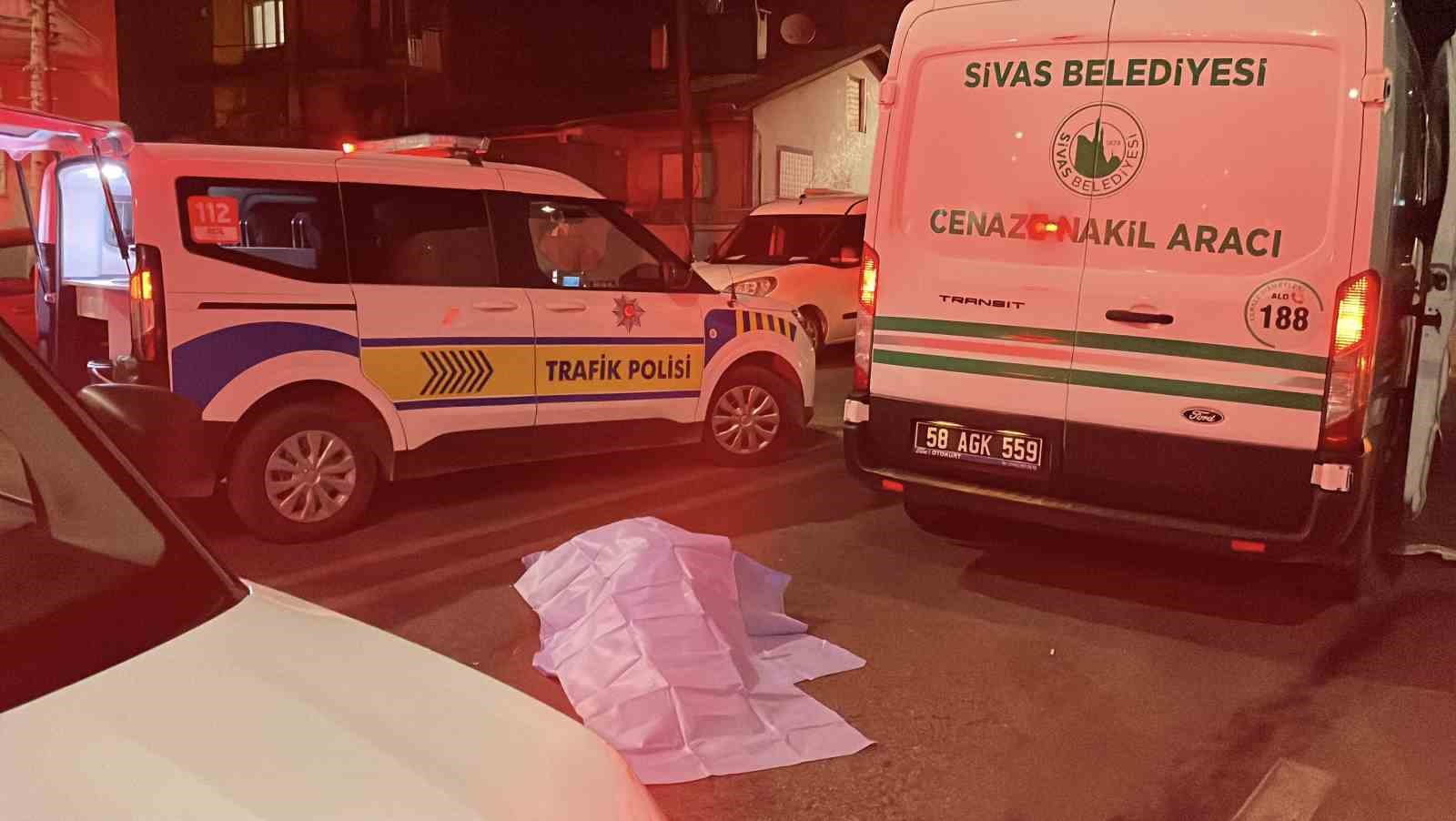 Teravih namazına giderken otomobilin çarptığı kadın hayatını kaybetti, gelini yaralandı
