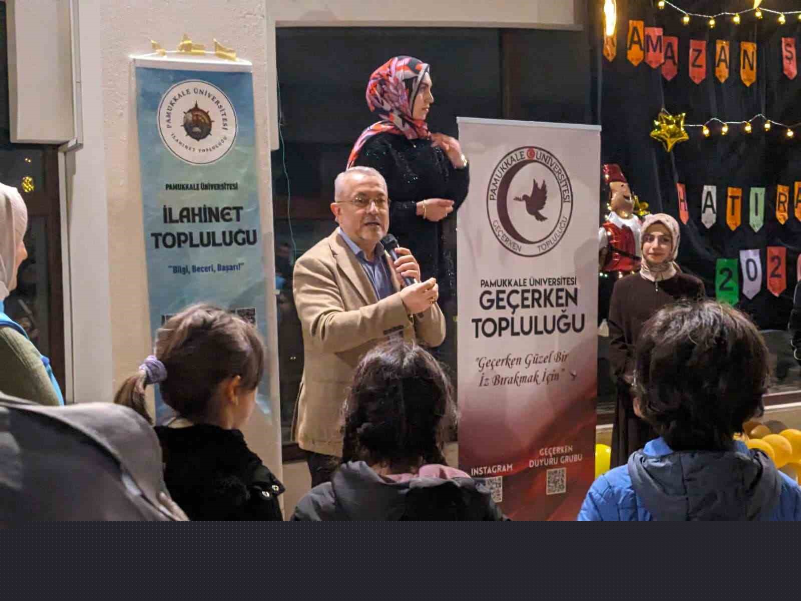 Teravih sonrası cami avlusunda çocuk şenliği düzenlendi
