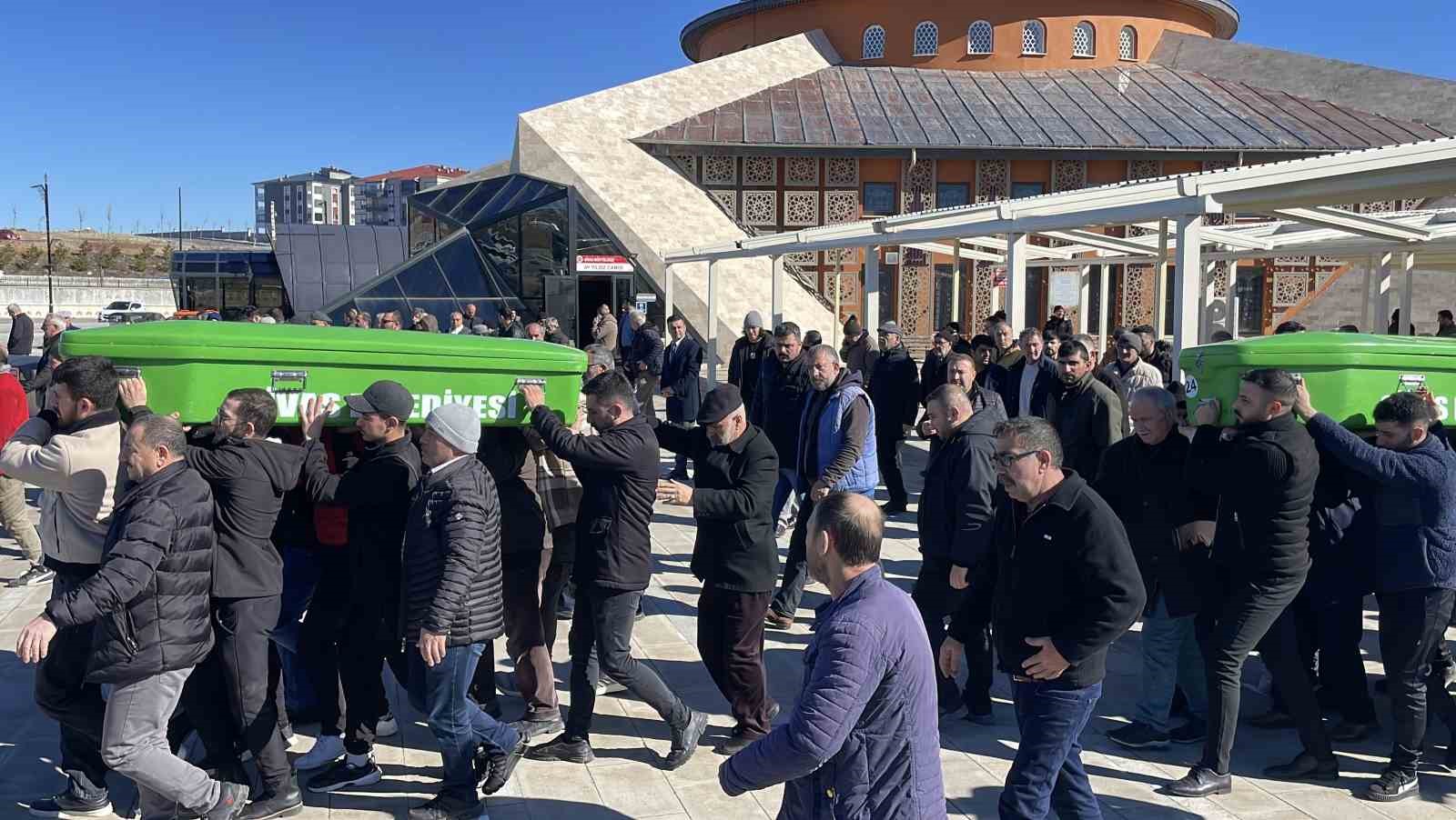 Teravihe gitmek istemişlerdi, gelin ve kaynana son yolculuklarına birlikte uğurlandı
