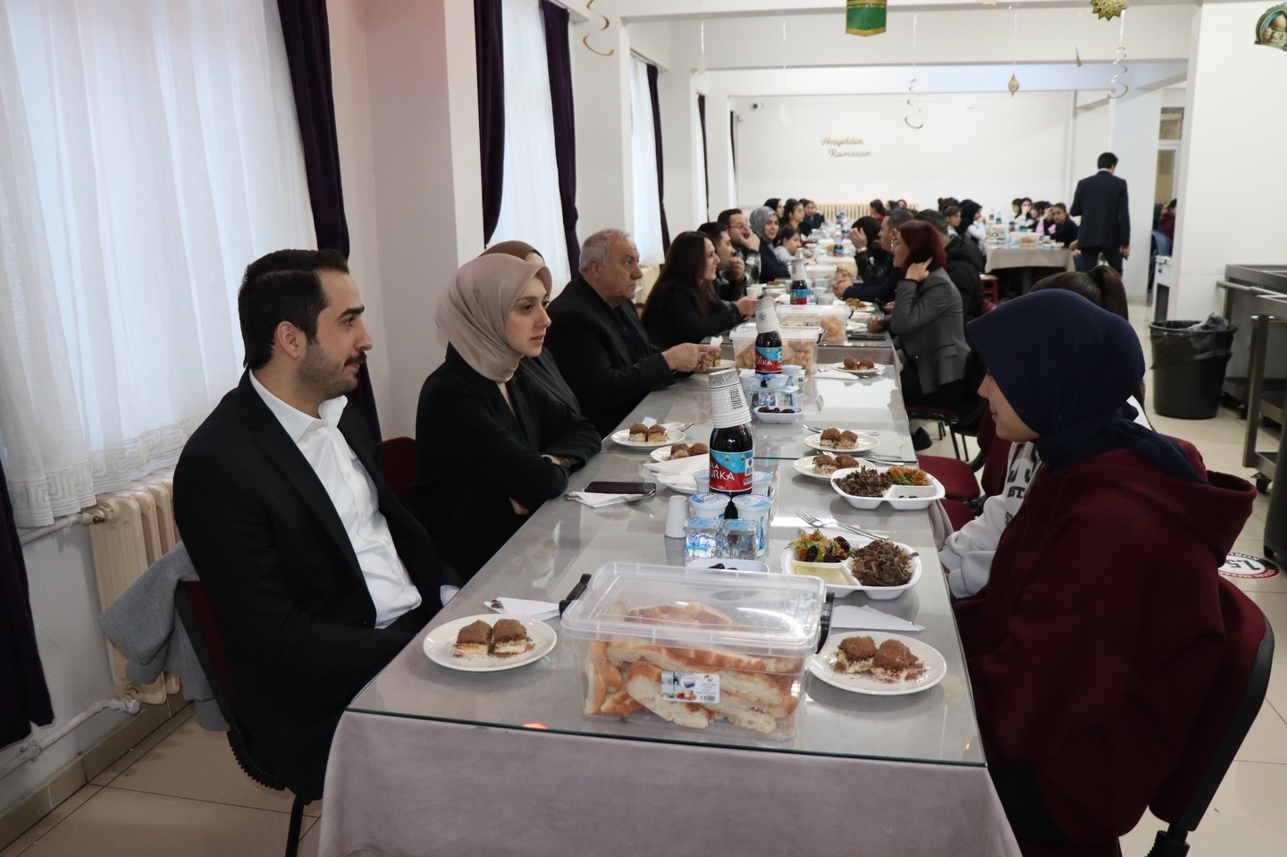 Tercan Kaymakamı öğrencilerle iftar sofrasında

