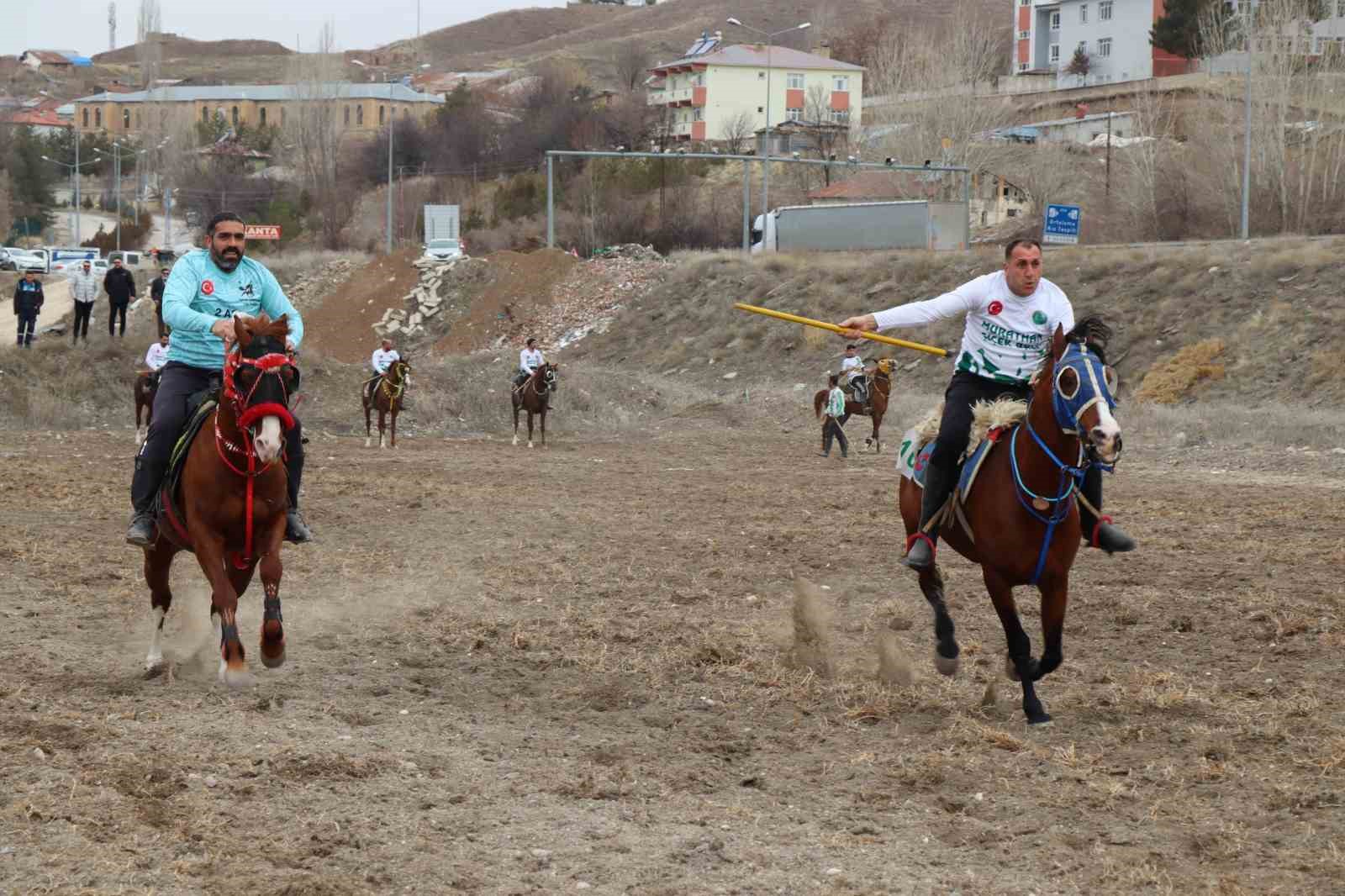 Tercan’ın kurtuluşunun 108. yılında cirit heyecanı
