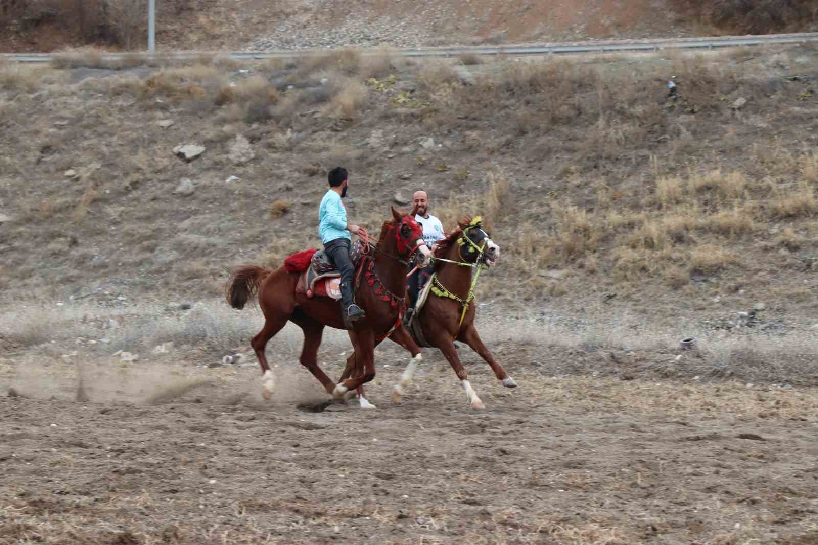 Tercan’ın kurtuluşunun 108. yılında cirit heyecanı
