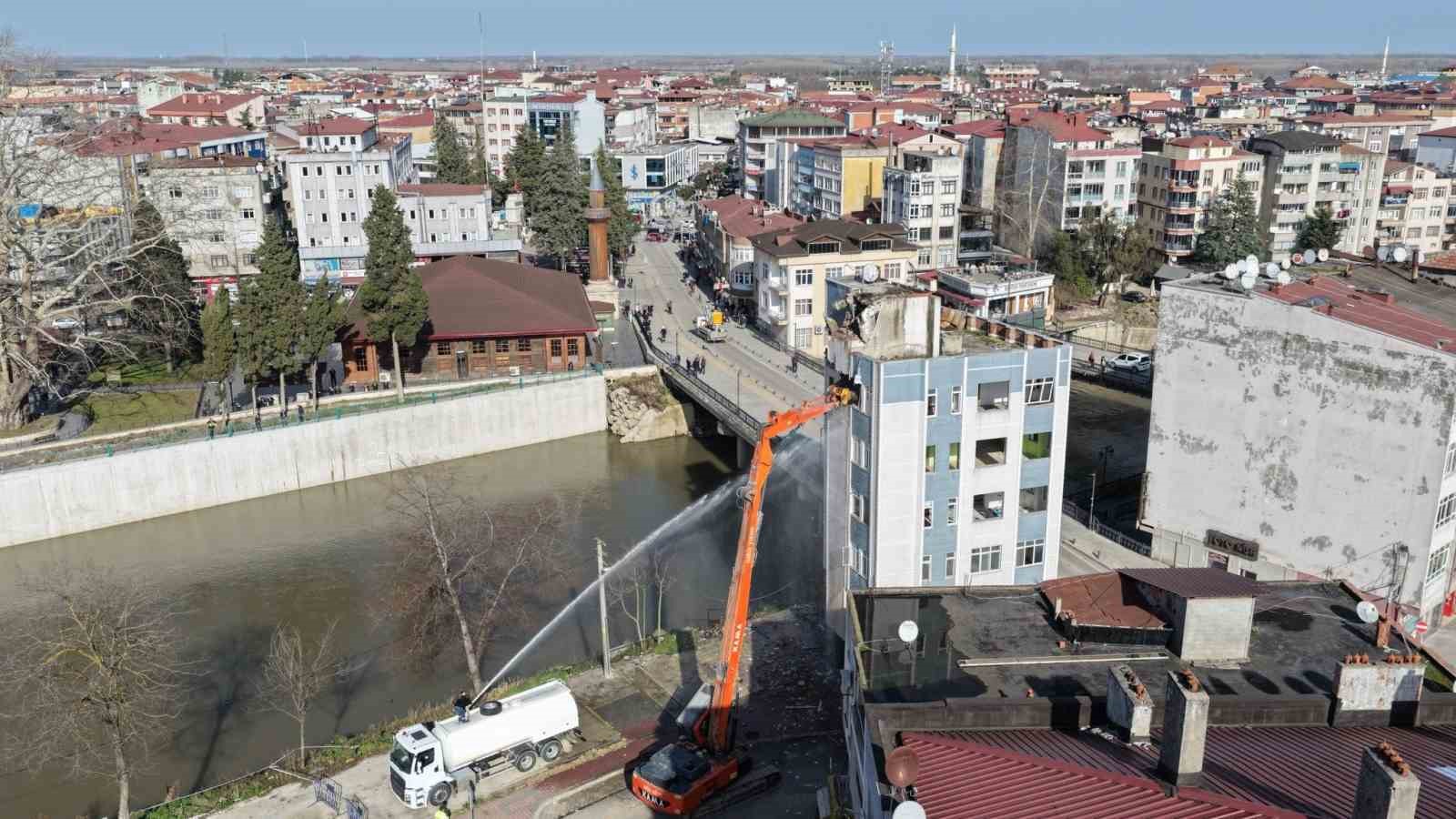 Terme Çayı Islah Projesi’nde yıkımlar başladı
