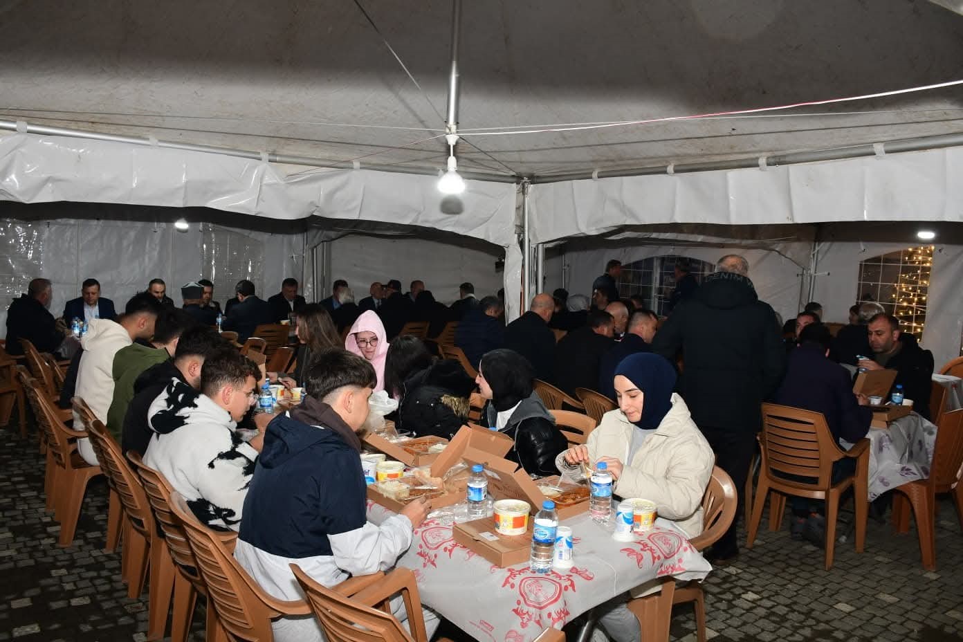 Terme’de ilk iftar şehit yakınları ve gazilerle gönül sofrasında açıldı
Terme’de ilk iftar şehit yakınları ve gazilerle gönül sofrasında açıldı