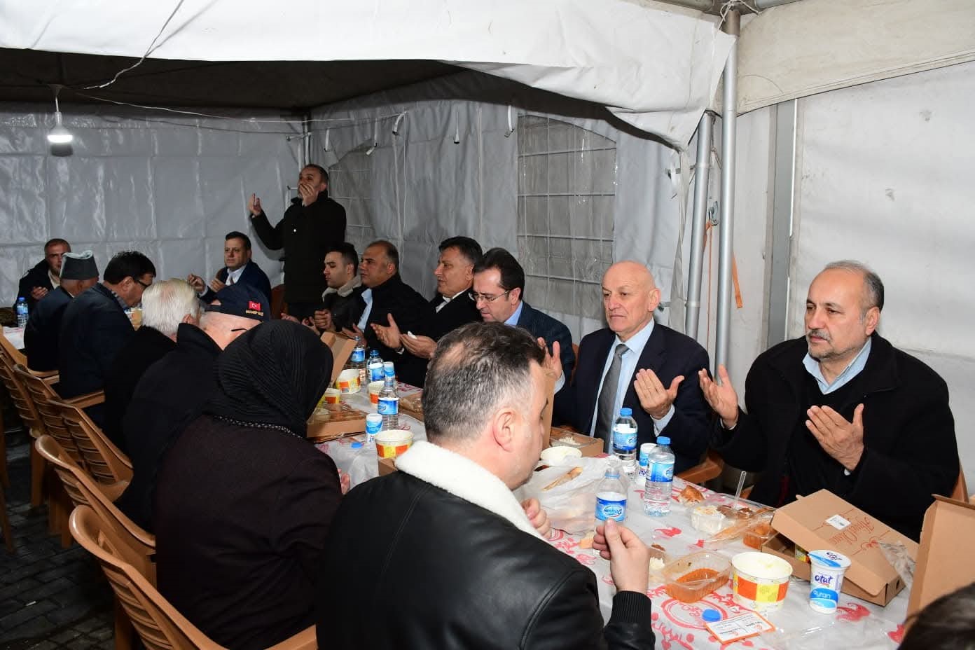 Terme’de ilk iftar şehit yakınları ve gazilerle gönül sofrasında açıldı
Terme’de ilk iftar şehit yakınları ve gazilerle gönül sofrasında açıldı