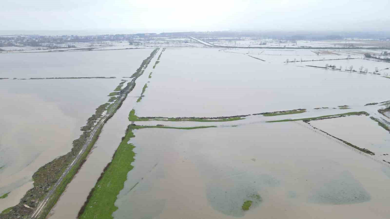 Terme’de ovada su taşkını, yüksekte kar esareti
