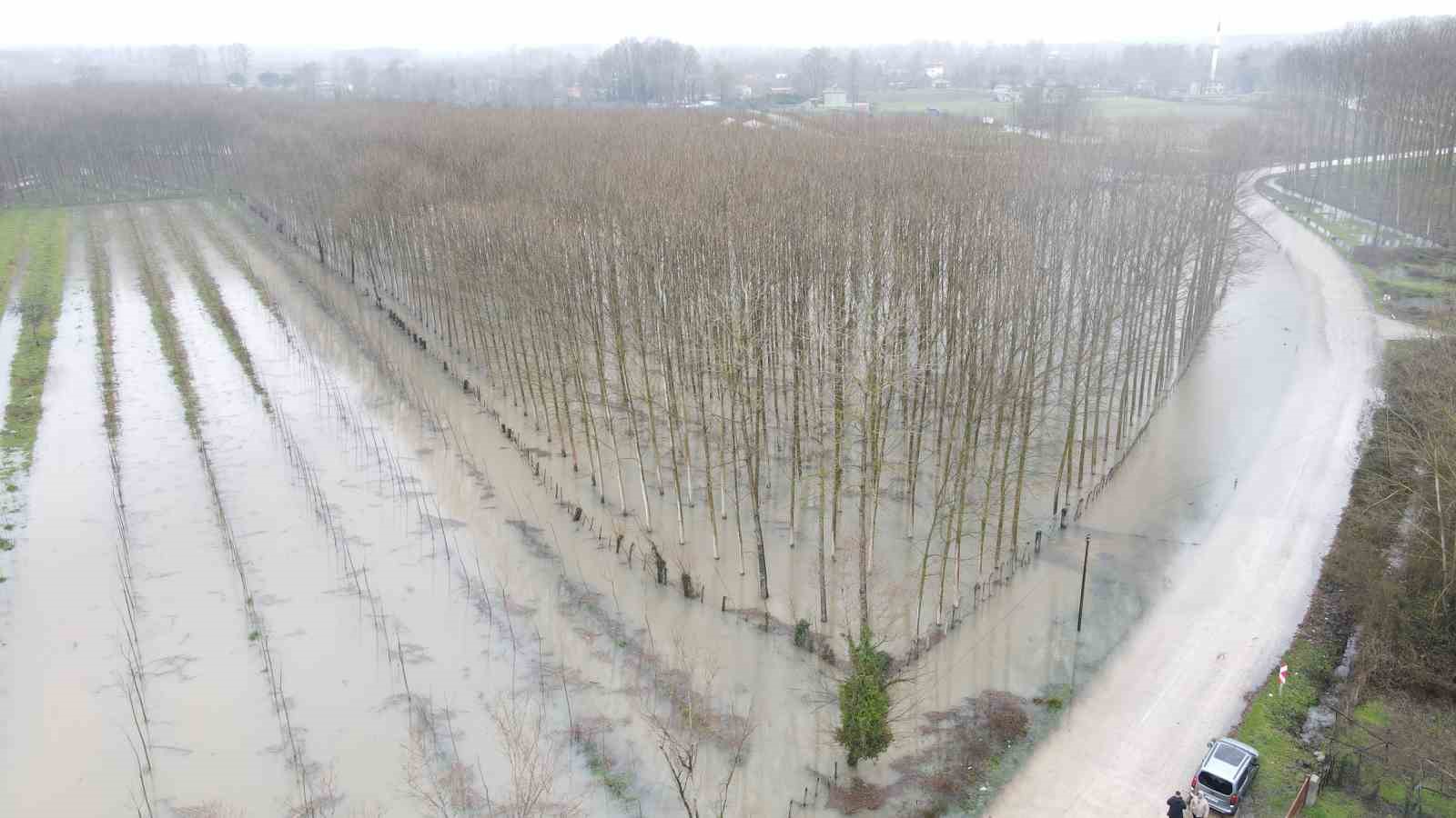 Terme’de ovada su taşkını, yüksekte kar esareti
