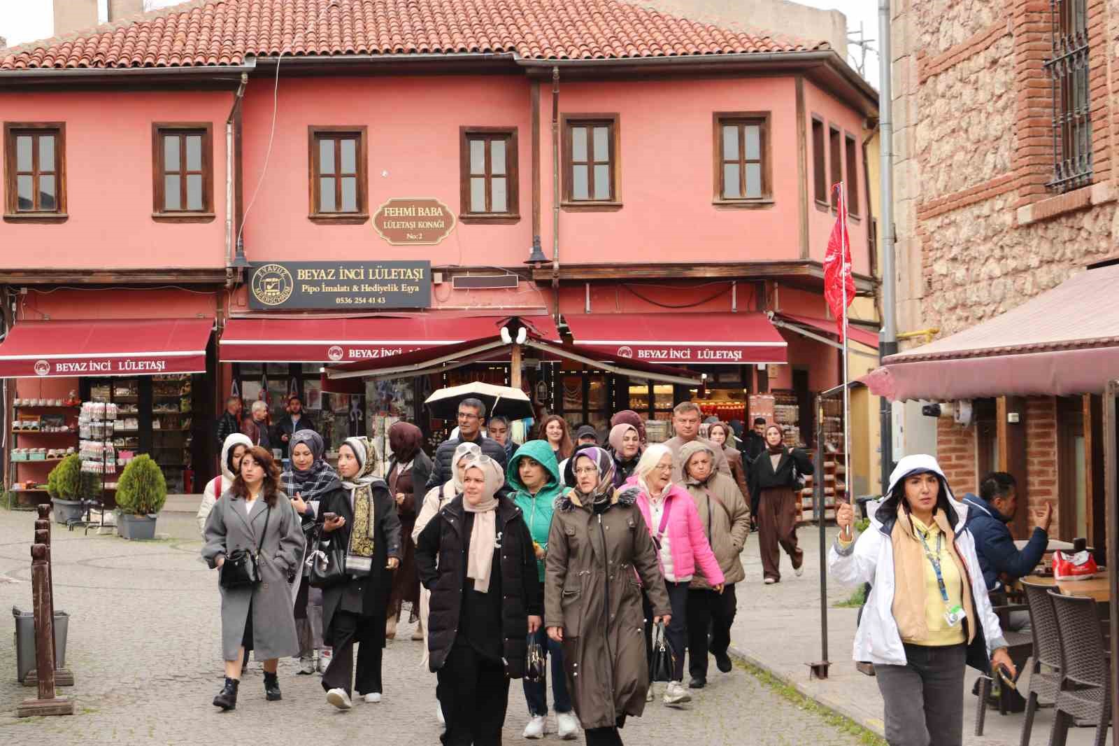 Termometreler düştü, kalabalık azalmadı: Eskişehir’de hafta sonu yoğunluğu
