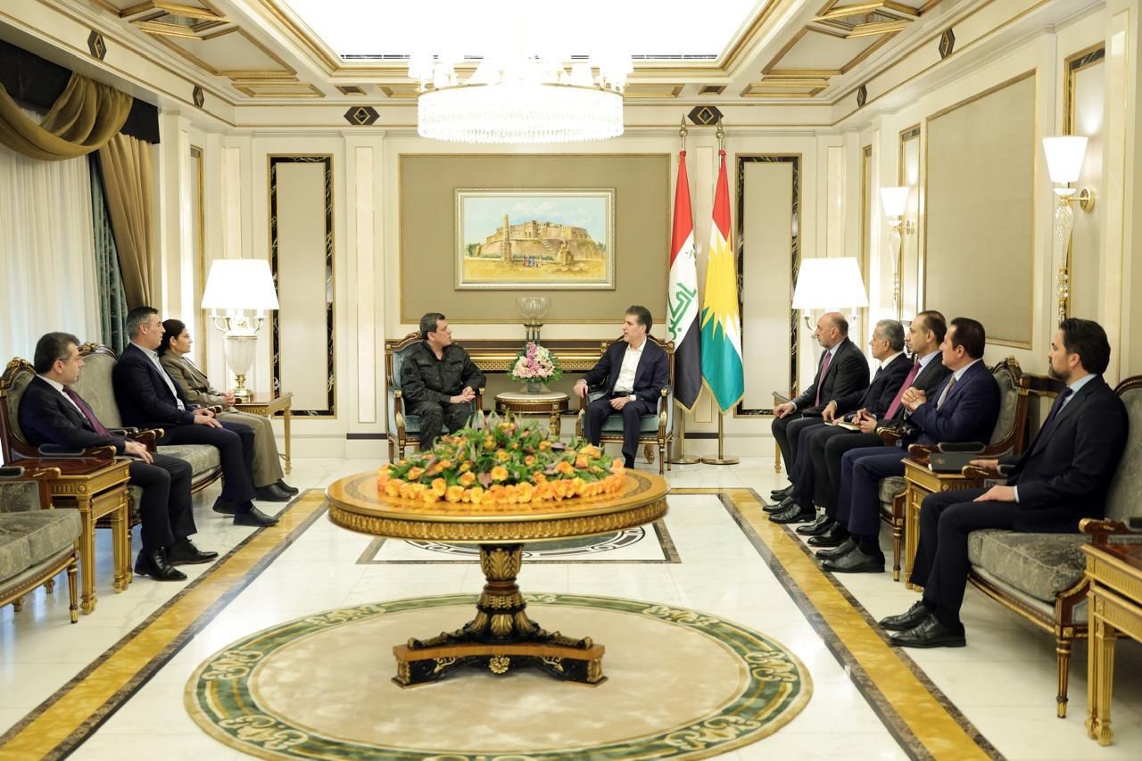 Terör örgütü SDG elebaşı Mazlum Abdi, ABD’li Özel Temsilci Barrack ve IKBY Başkanı Barzani ile görüştü
Terör örgütü SDG elebaşı Mazlum Abdi, ABD’li Özel Temsilci Barrack ve IKBY Başkanı Barzani ile görüştü