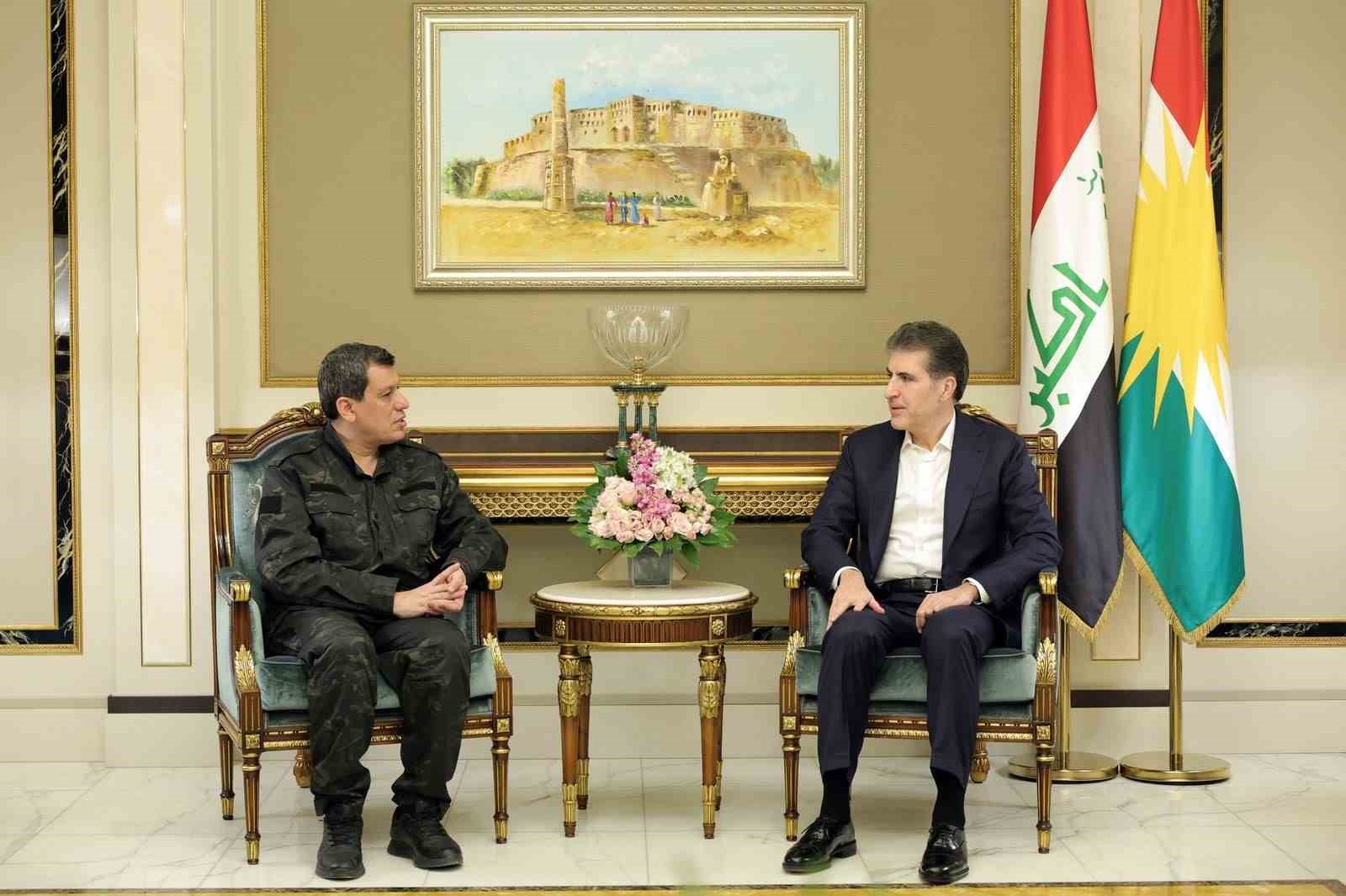 Terör örgütü SDG elebaşı Mazlum Abdi, ABD’li Özel Temsilci Barrack ve IKBY Başkanı Barzani ile görüştü
Terör örgütü SDG elebaşı Mazlum Abdi, ABD’li Özel Temsilci Barrack ve IKBY Başkanı Barzani ile görüştü