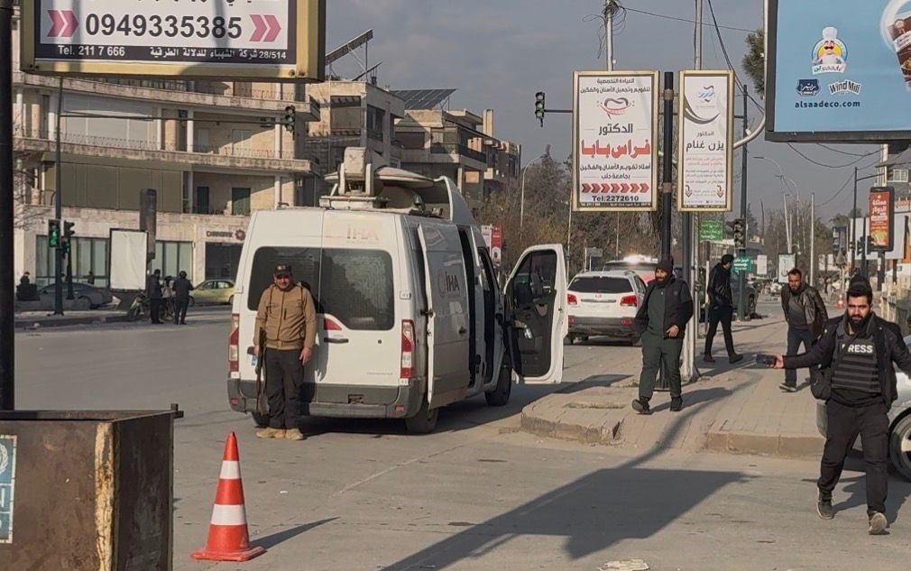 Terör örgütü SDG, Halep’te İhlas Haber Ajansı canlı yayın aracına ateş açtı
