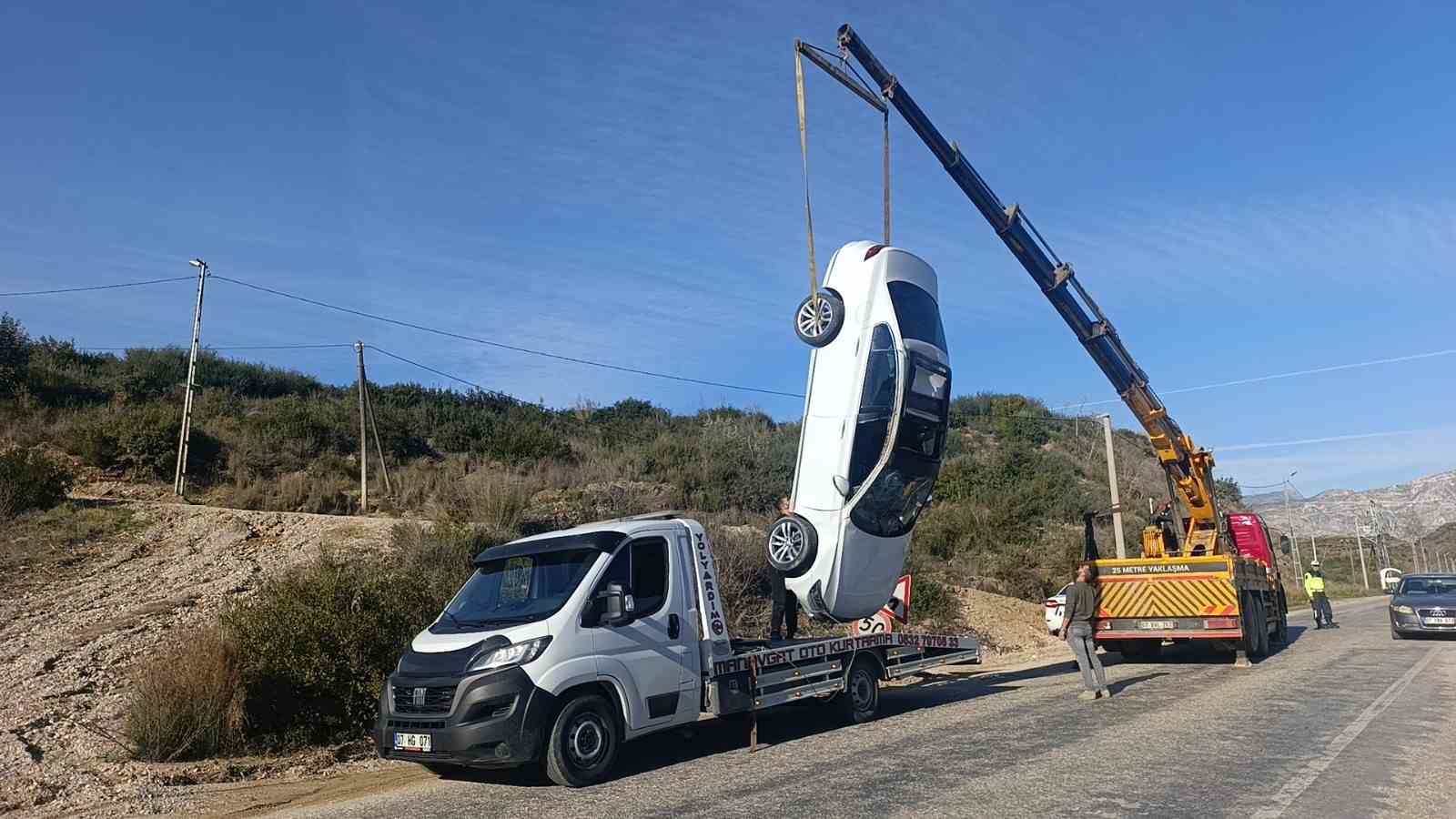 Ters dönen otomobilin sürücüsü yaralandı
