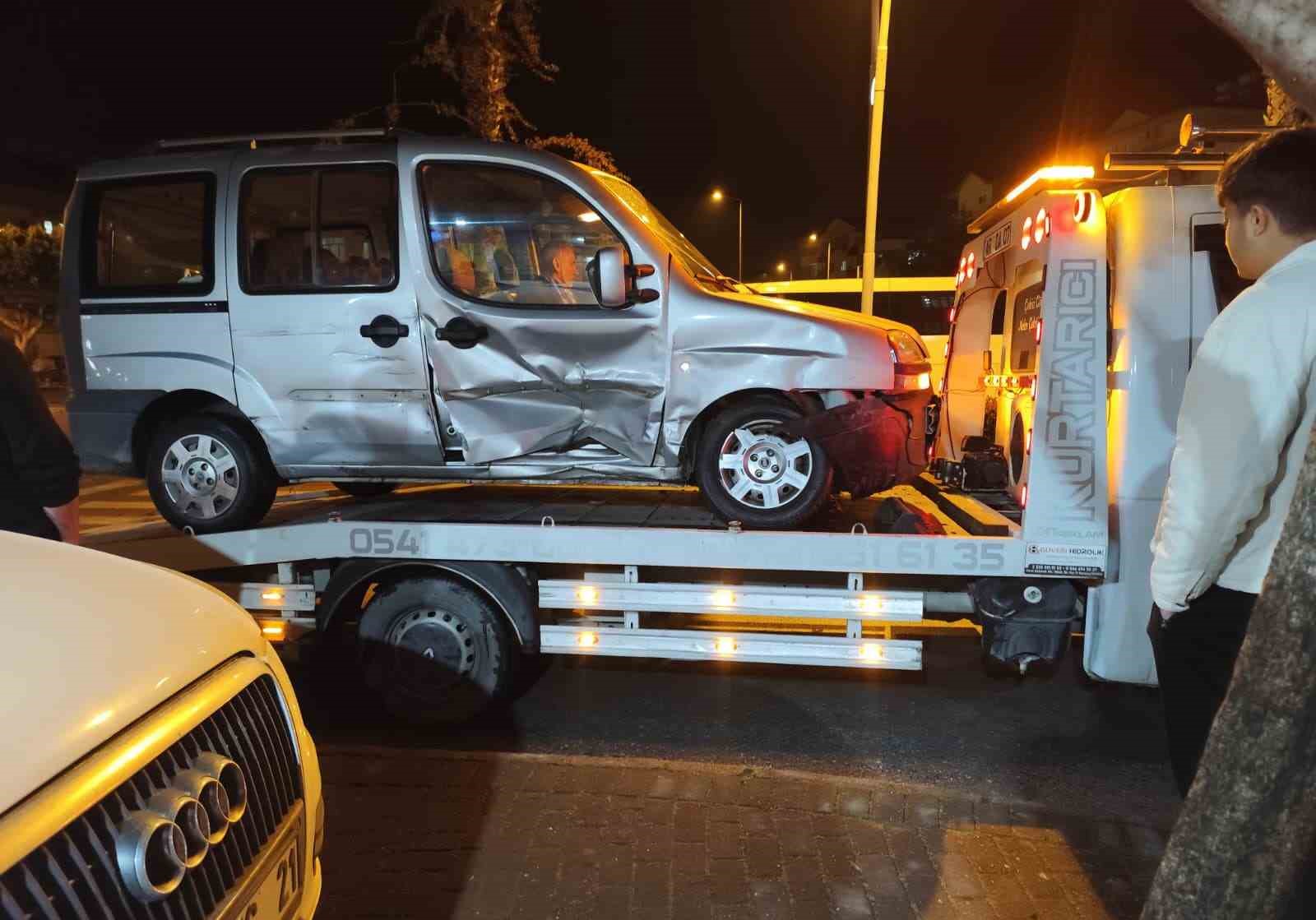 Ters yönden gelen aracın neden olduğu zincirleme kaza kamerada
