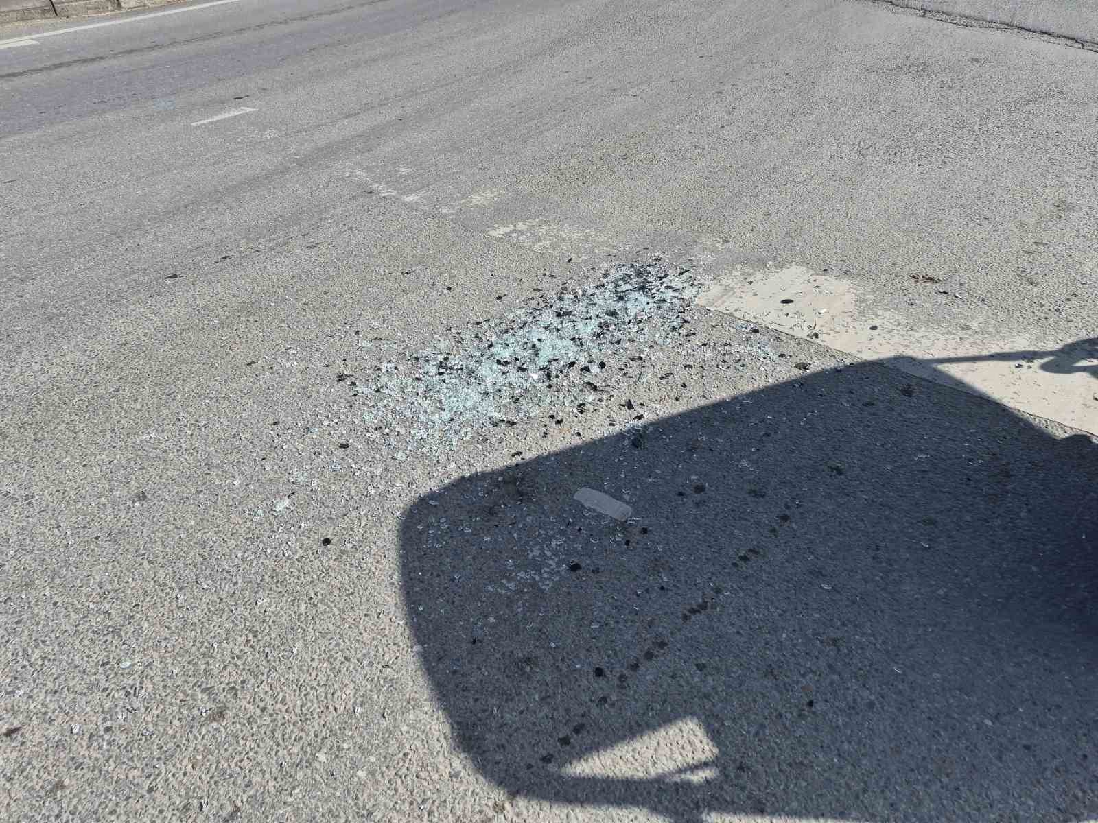 Ters yöne girmeye çalışan üç tekerlekli elektrikli araç kaza yaptı
