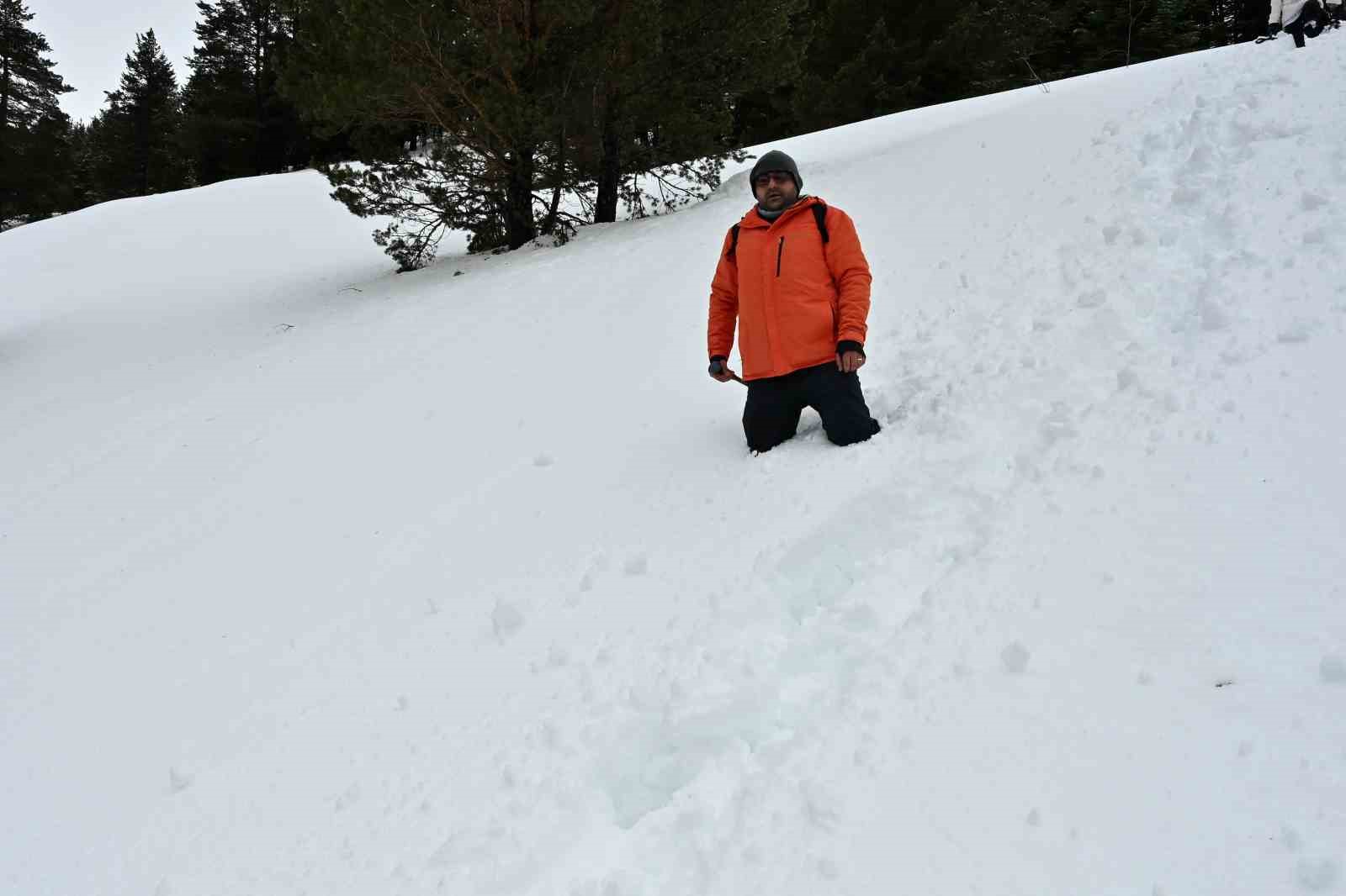 Tersun Dağı’nda zorlu kış yürüyüşü: Kar kalınlığı 1,5 metreyi buldu
