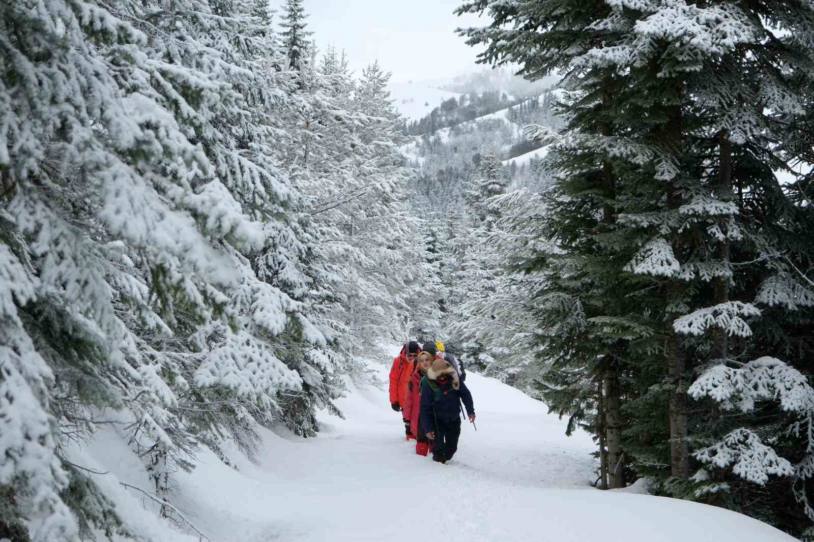 Tersun Dağı’nda zorlu kış yürüyüşü: Kar kalınlığı 1,5 metreyi buldu
