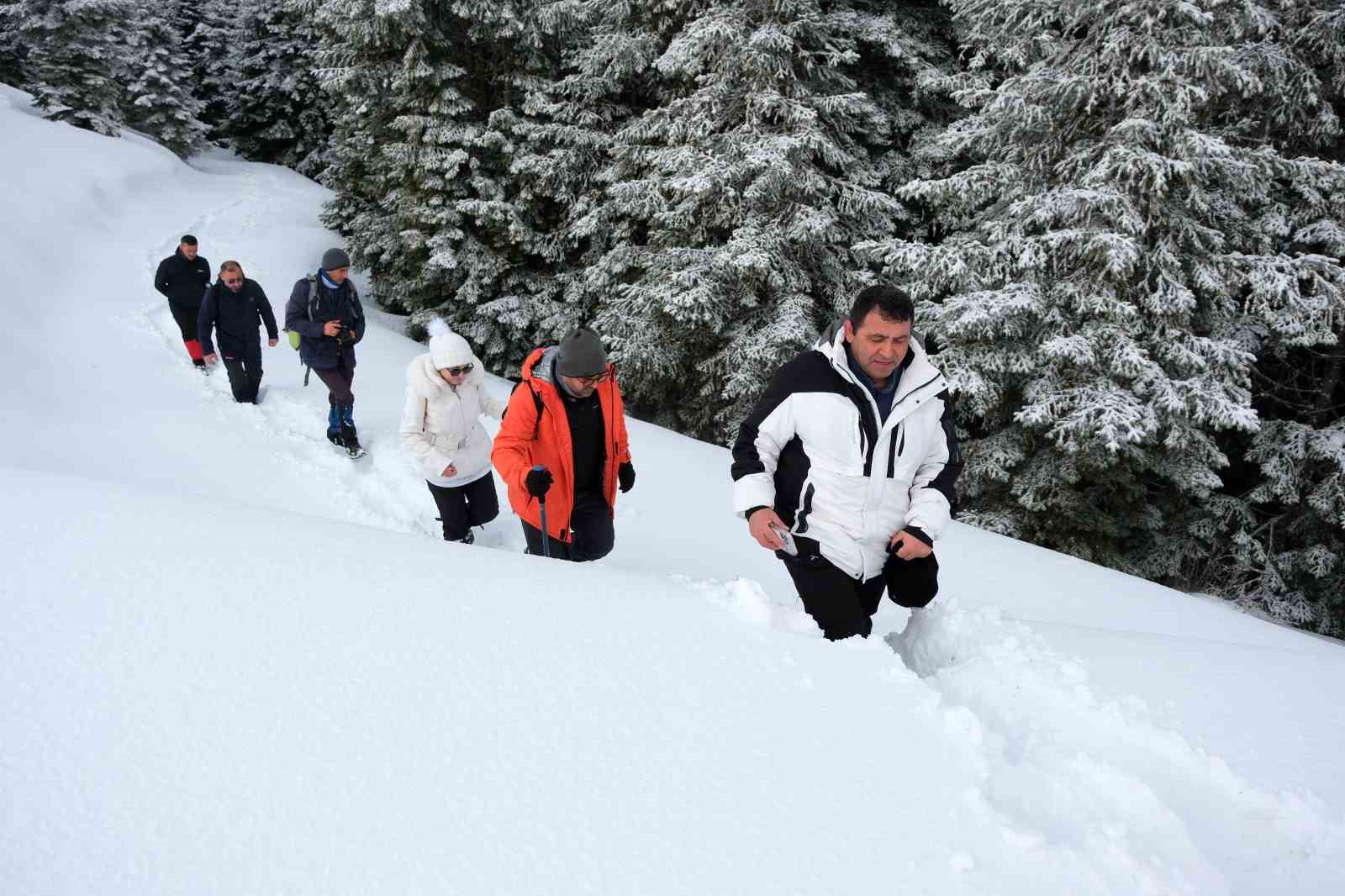 Tersun Dağı’nda zorlu kış yürüyüşü: Kar kalınlığı 1,5 metreyi buldu
