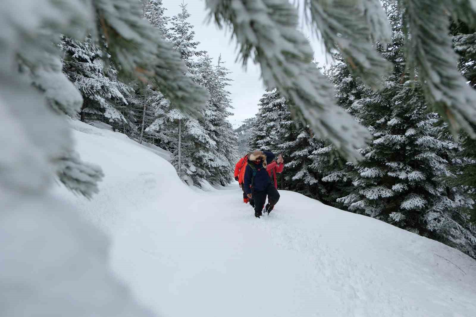 Tersun Dağı’nda zorlu kış yürüyüşü: Kar kalınlığı 1,5 metreyi buldu
