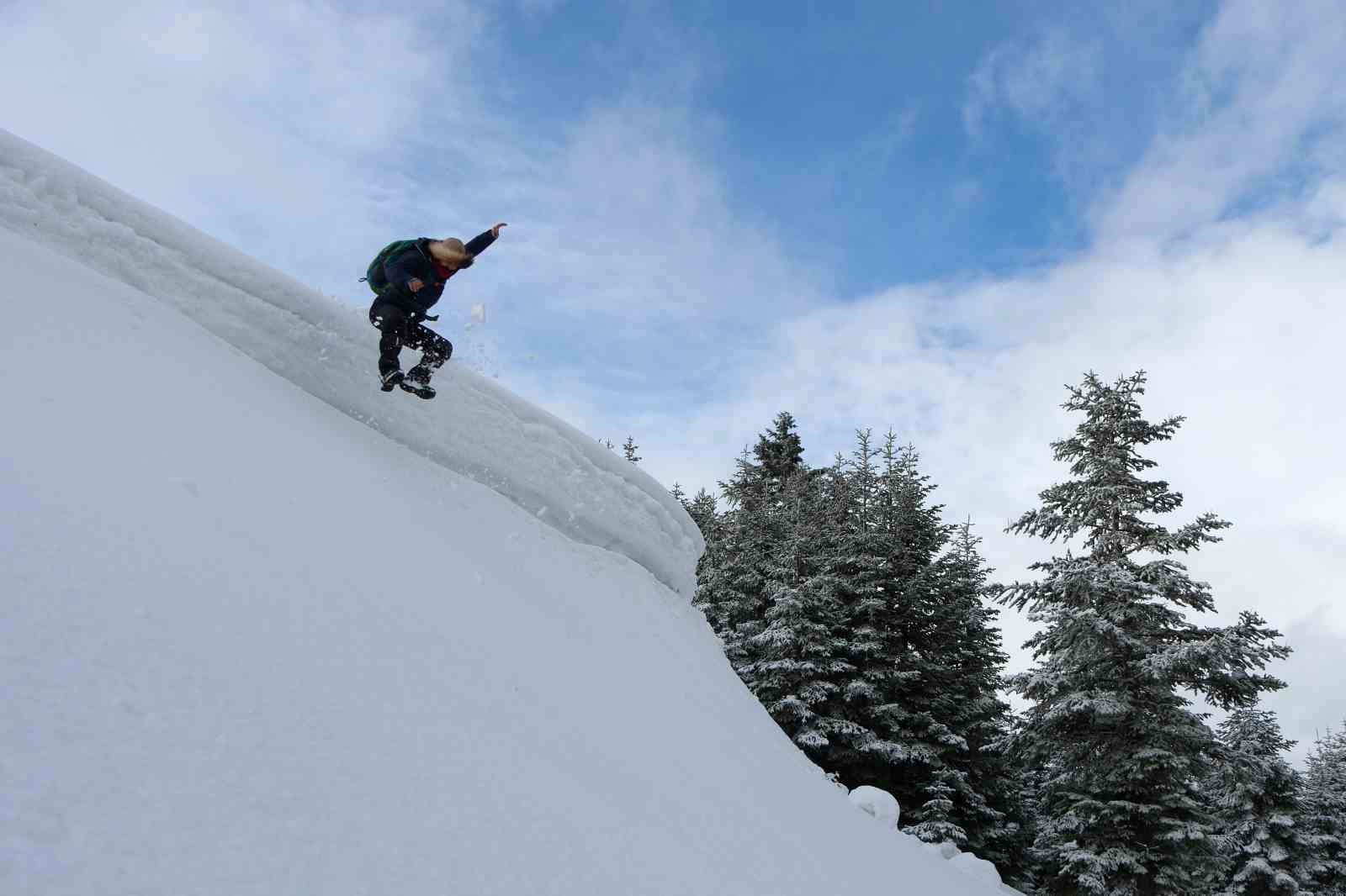 Tersun Dağı’nda zorlu kış yürüyüşü: Kar kalınlığı 1,5 metreyi buldu
