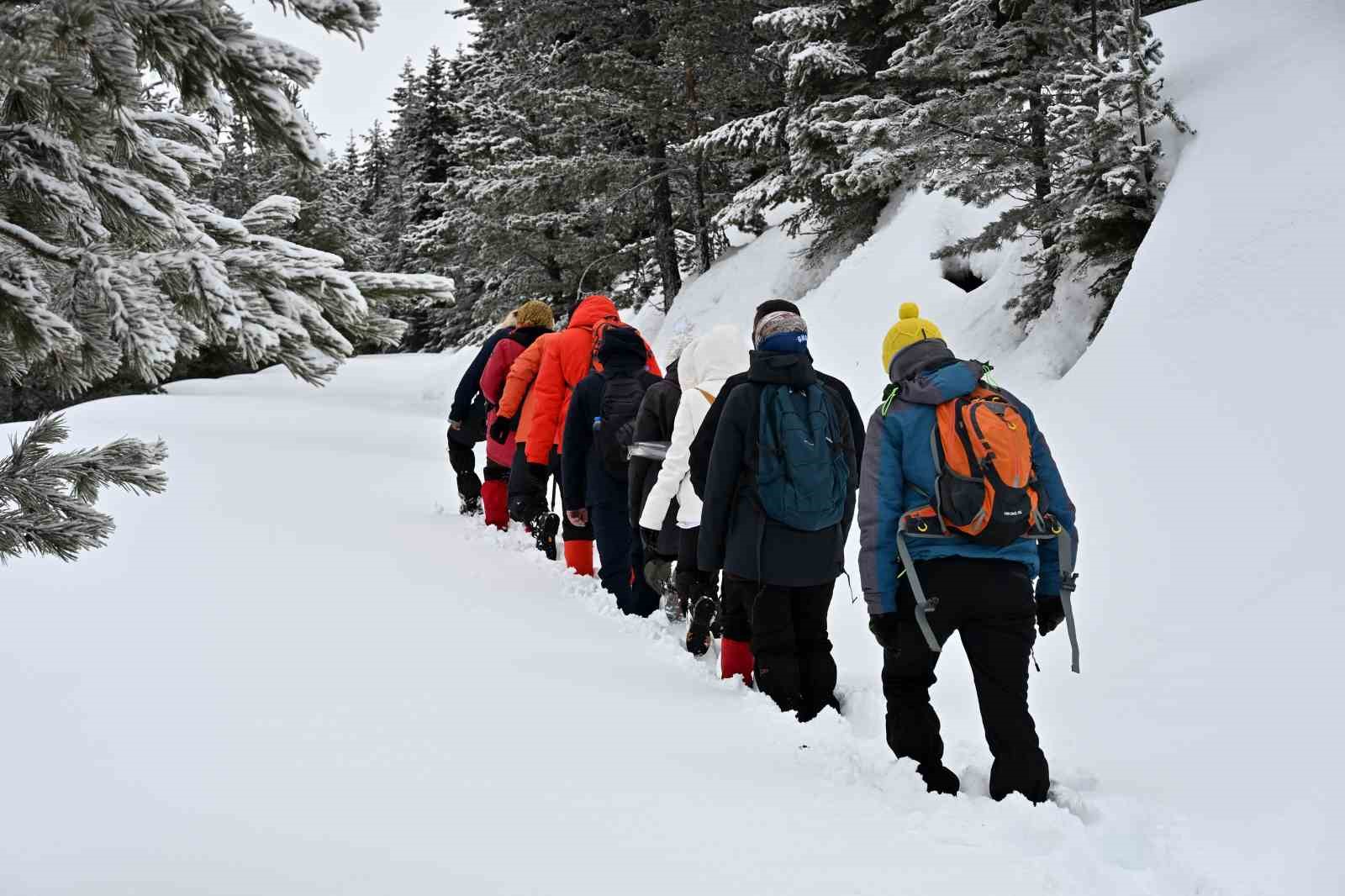 Tersun Dağı’nda zorlu kış yürüyüşü: Kar kalınlığı 1,5 metreyi buldu
