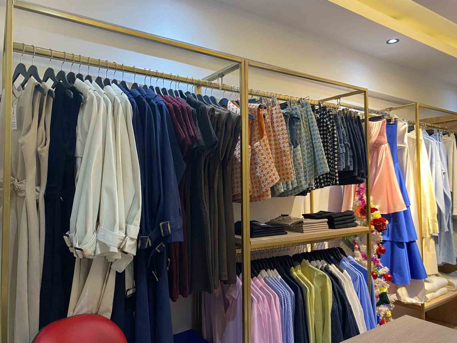 Terzilerde ‘fiyat’ ve ‘çırak’ çıkmazı: "Tadilat parası fazla çıktığı için ‘Tadilat yaptıracağıma yenisini alırım’ diyorlar"
Terzilerde ‘fiyat’ ve ‘çırak’ çıkmazı: "Tadilat parası fazla çıktığı için ‘Tadilat yaptıracağıma yenisini alırım’ diyorlar"