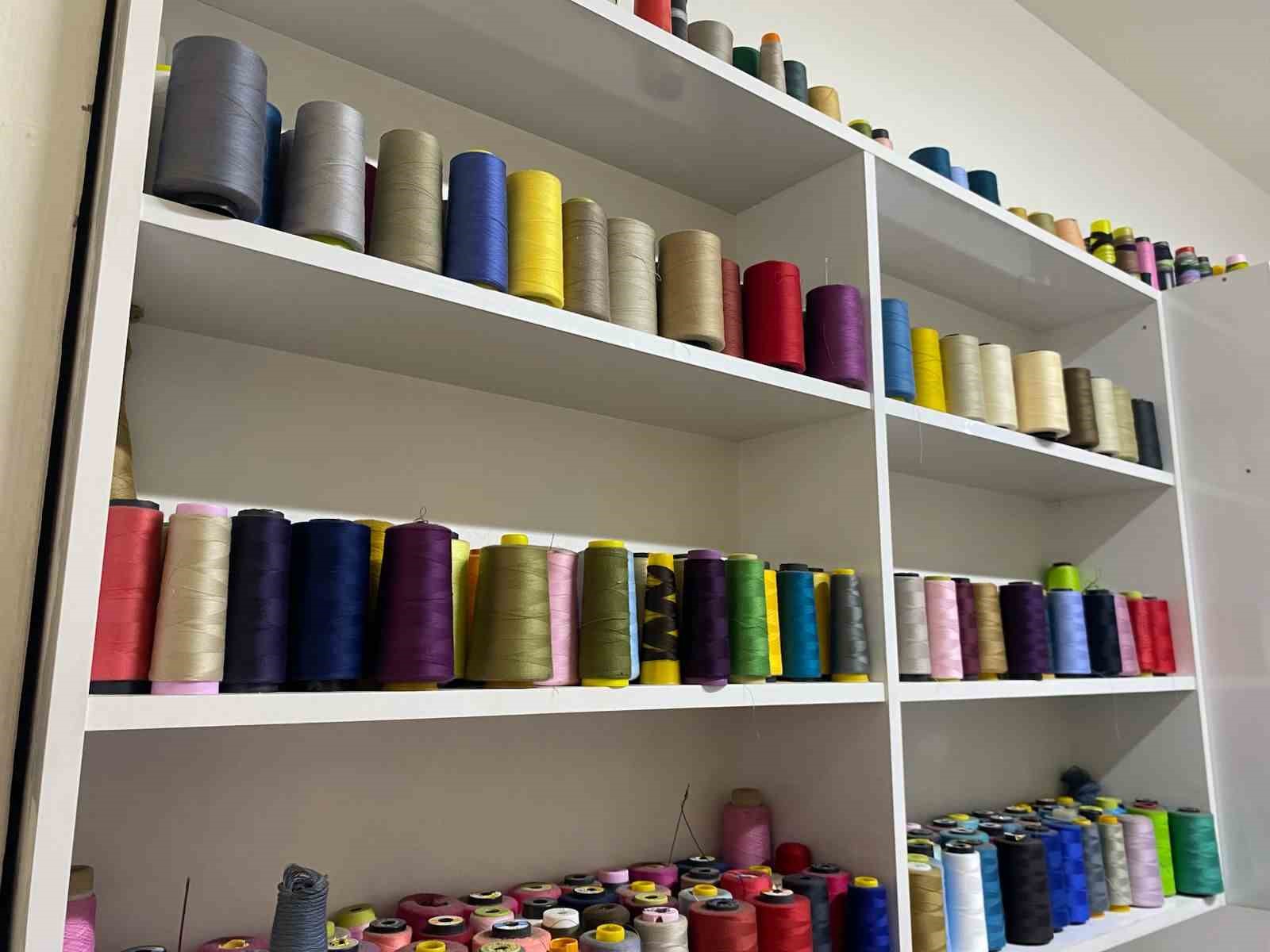 Terzilerde ‘fiyat’ ve ‘çırak’ çıkmazı: "Tadilat parası fazla çıktığı için ‘Tadilat yaptıracağıma yenisini alırım’ diyorlar"
Terzilerde ‘fiyat’ ve ‘çırak’ çıkmazı: "Tadilat parası fazla çıktığı için ‘Tadilat yaptıracağıma yenisini alırım’ diyorlar"