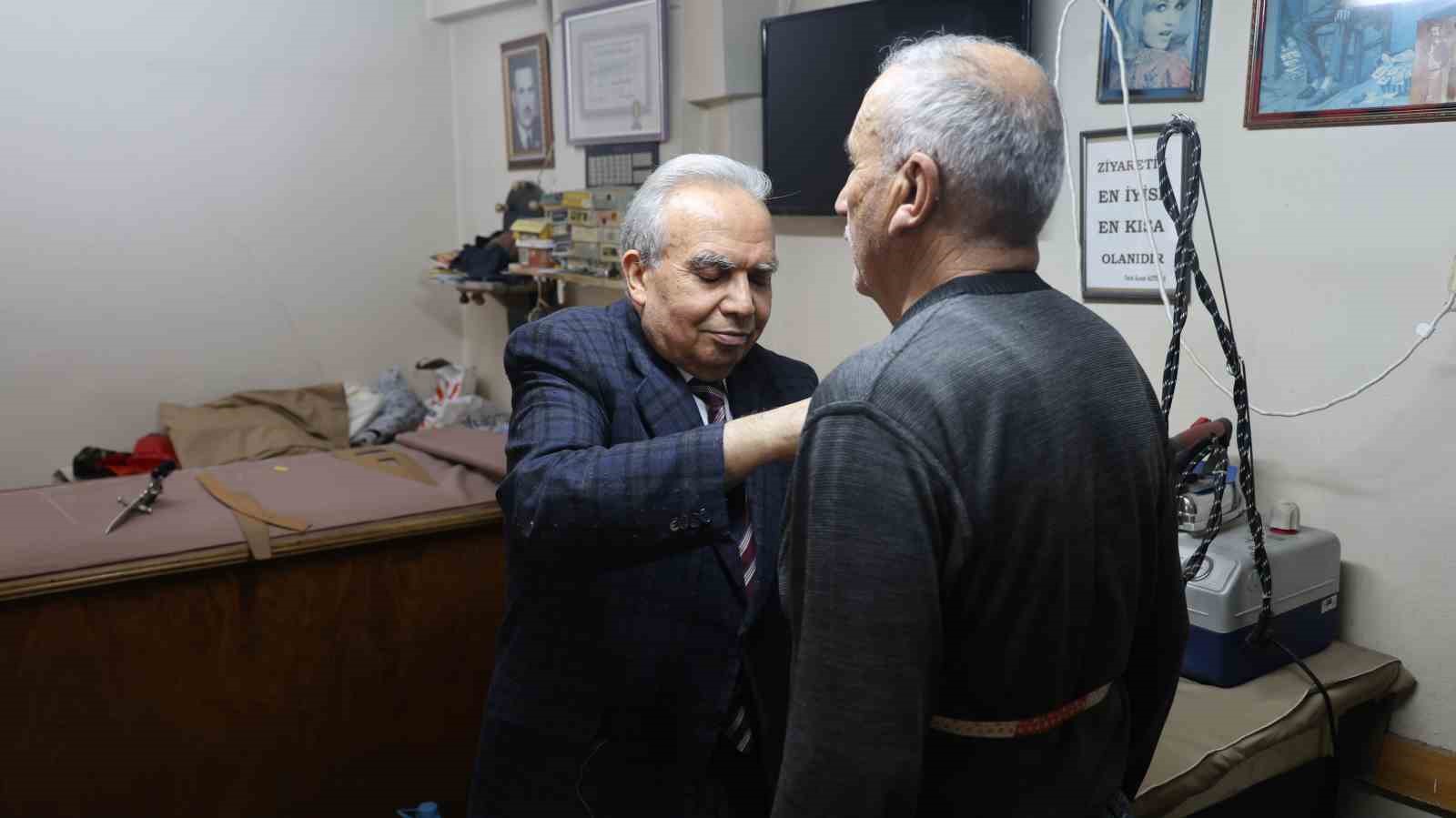 Terziliğe başladığı dükkanda emekli oldu
