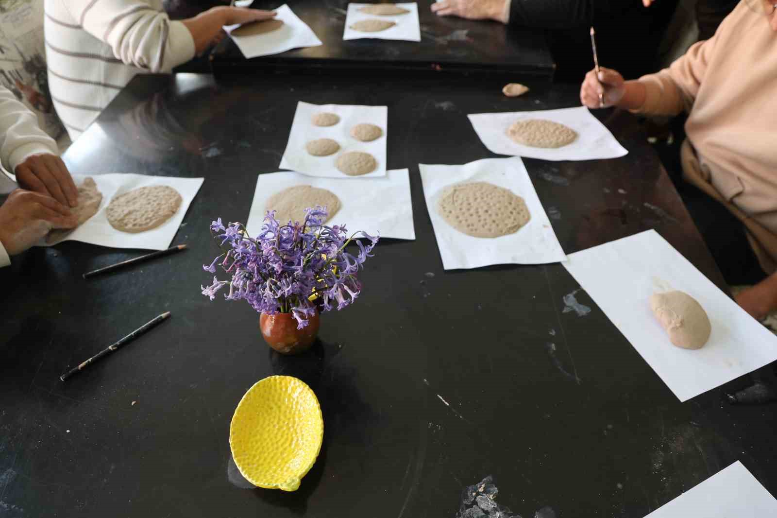 Tescilli Kozan portakalı yükümlülerin elinde sanata dönüştü
