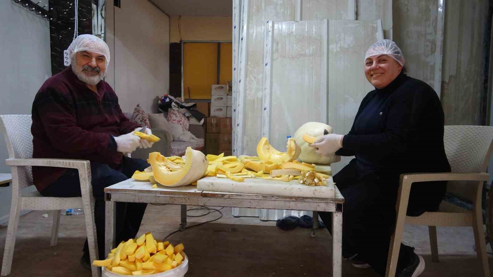 Tescilli lezzet kabak tatlısı depremzede ailenin ellerinde lezzet buluyor
