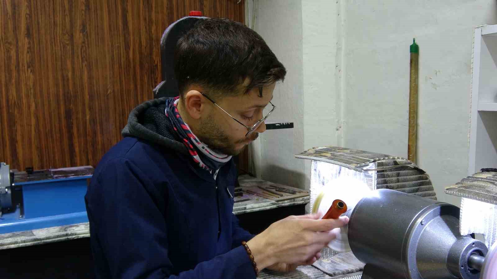 Tespih meraklısı genç hobisini ustalığa dönüştürdü
