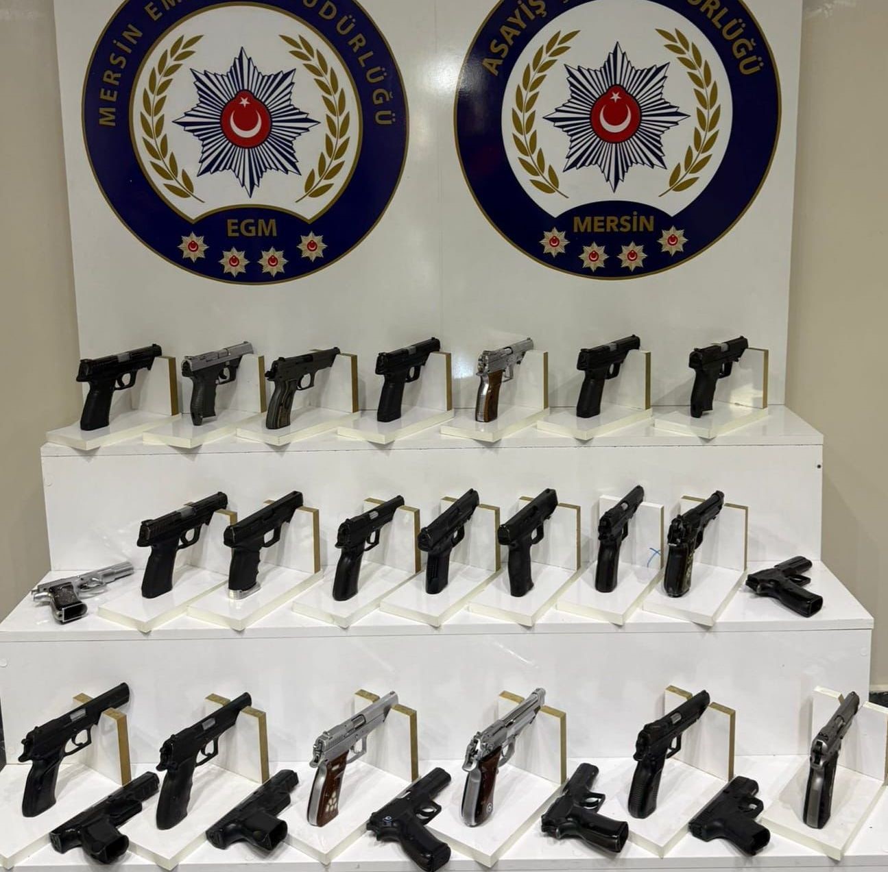 Teypte gizlenen silahtan kalaşnikofa: Mersin’de suç odaklarına büyük darbe
