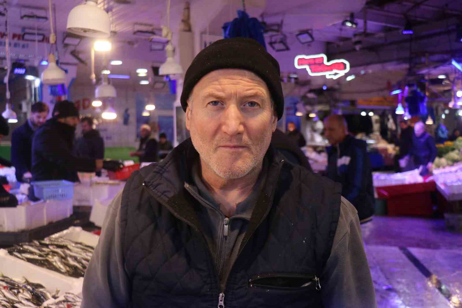 Tezgahlar istavritle doldu: Fiyatlar dibi gördü
Tezgahlar istavritle doldu: Fiyatlar dibi gördü