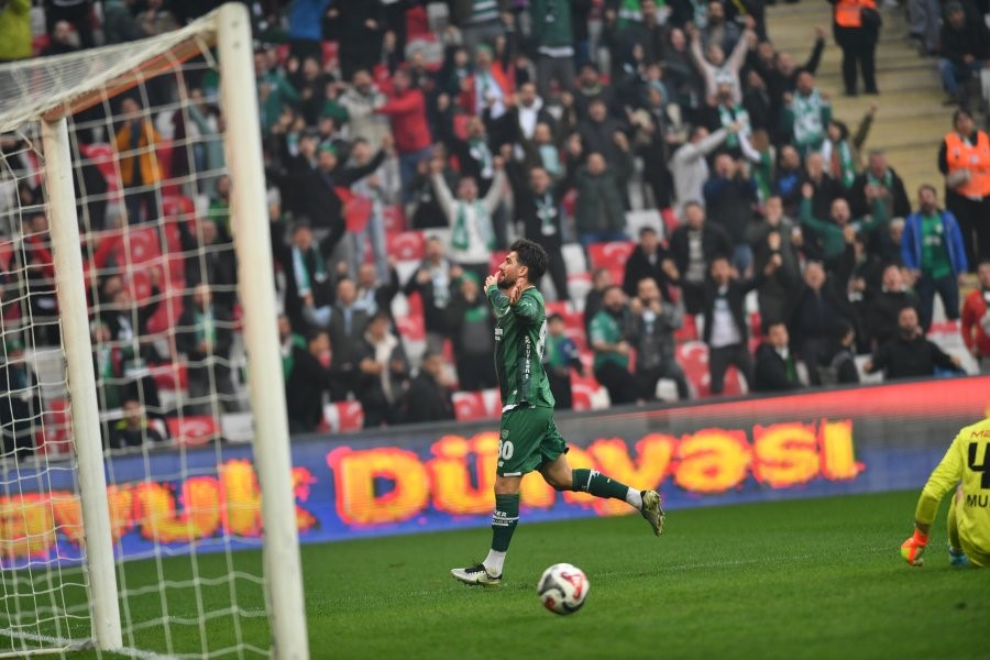 TFF 2. Lig: Bursaspor: 3 - Yeni Mersin İdman Yurdu: 0

