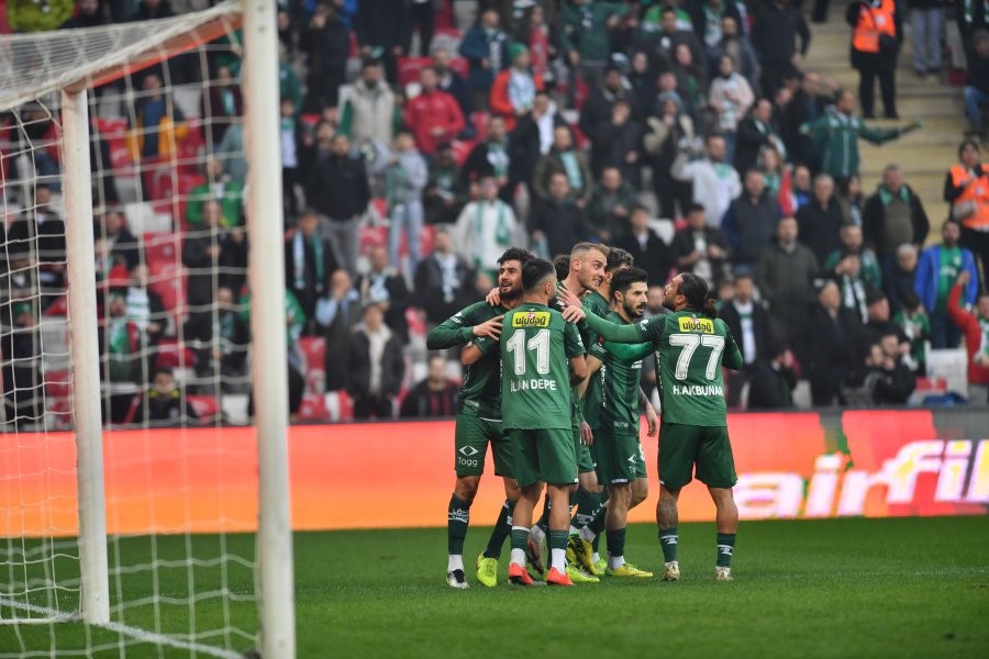 TFF 2. Lig: Bursaspor: 3 - Yeni Mersin İdman Yurdu: 0
