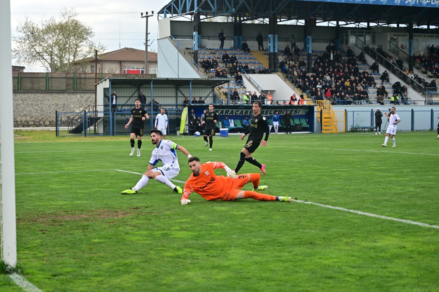 TFF 2. Lig: Karacabey Belediyespor: 4 - Kastamonuspor: 0
