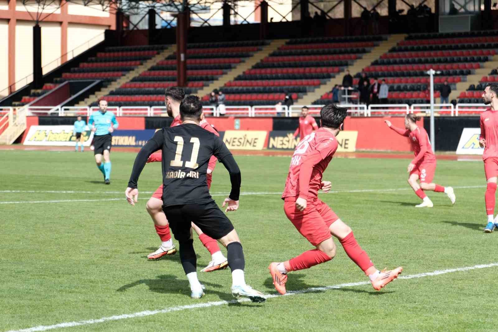 TFF 2. Lig: Kastamonuspor: 2 - Karaman FK: 2
