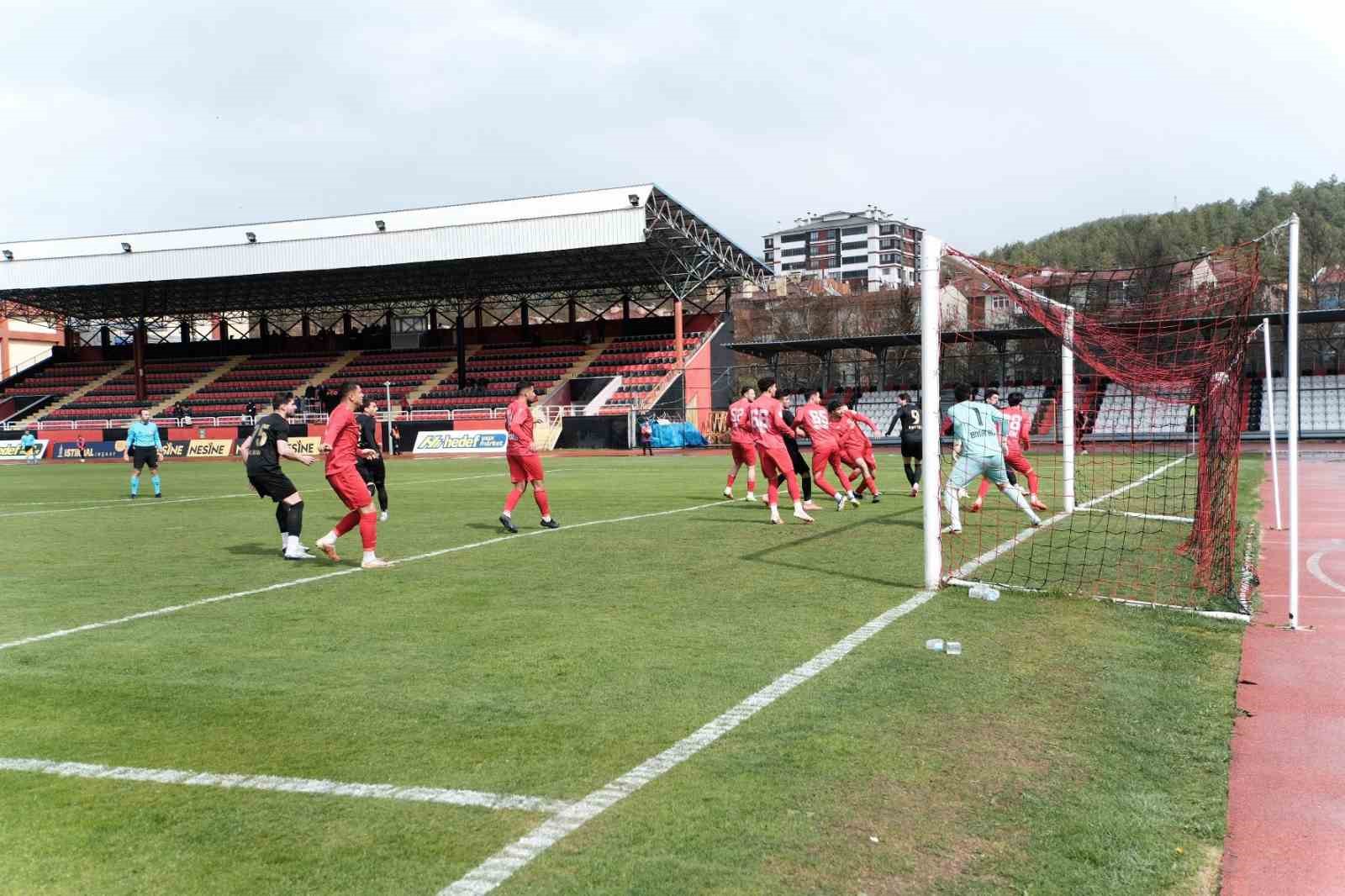 TFF 2. Lig: Kastamonuspor: 2 - Karaman FK: 2
