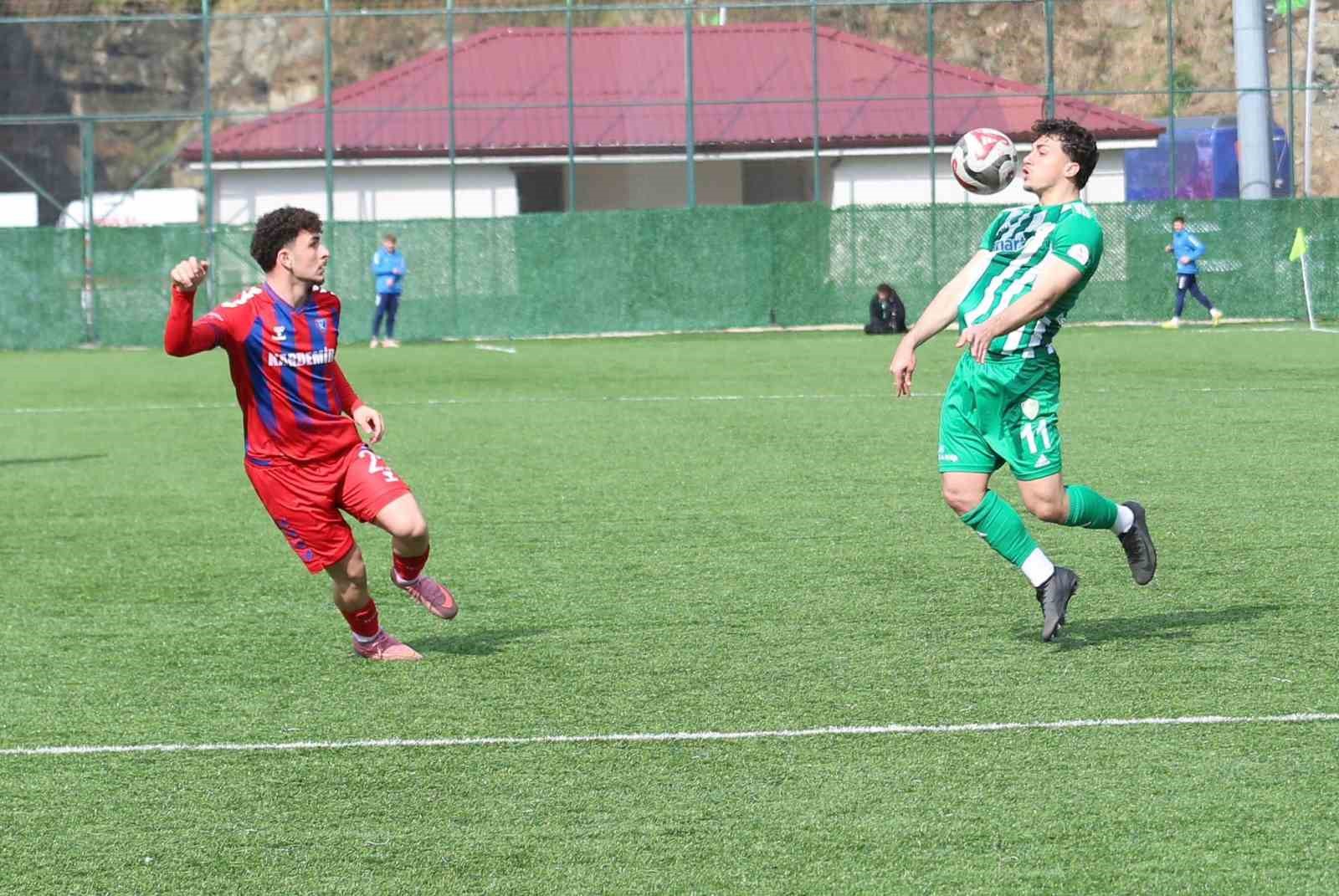 TFF 3. Lig: Çayelispor:0 - Karabük İdmanyurdu Spor: 1
TFF 3. Lig: Çayelispor:0 - Karabük İdmanyurdu Spor: 1