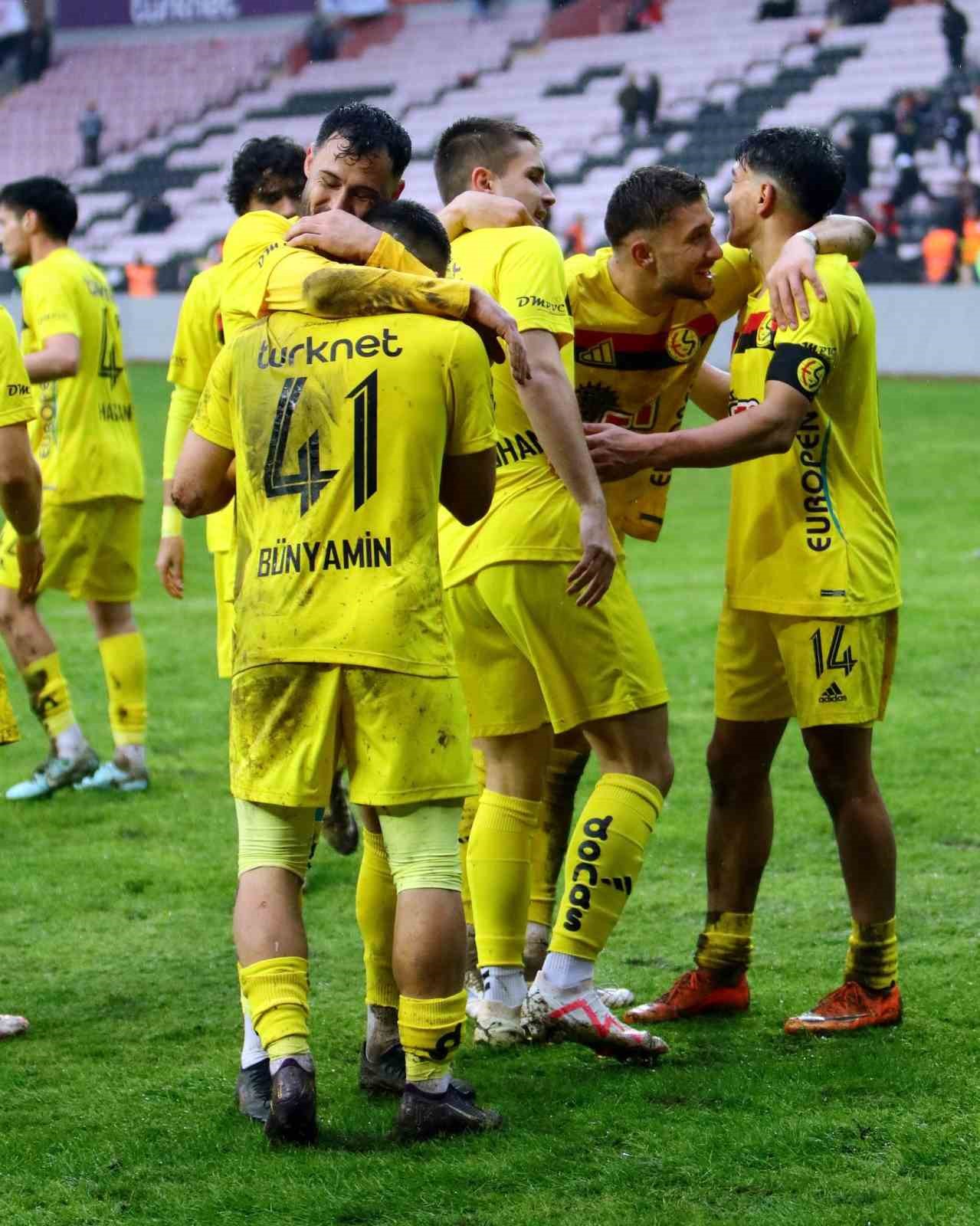 TFF 3. Lig: Eskişehir Anadolu Spor Faaliyetleri: 2 - Eskişehirspor: 6
