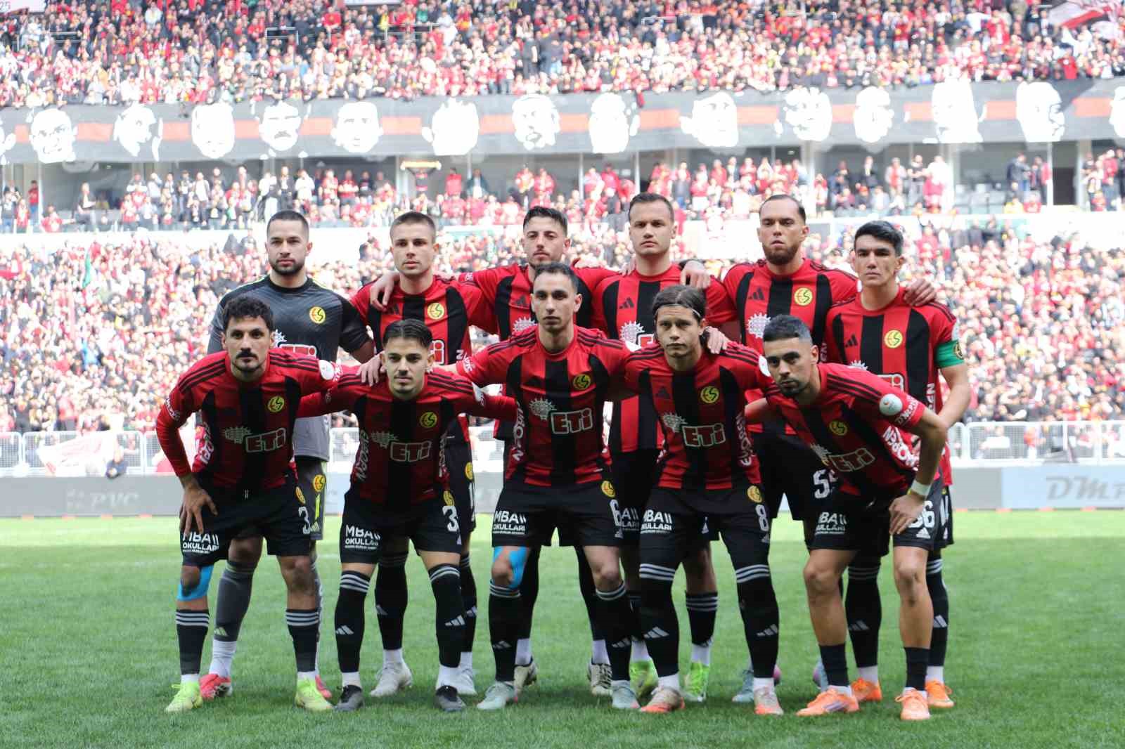 TFF 3. Lig: Eskişehirspor: 4 - Kütahyaspor: 0
TFF 3. Lig: Eskişehirspor: 4 - Kütahyaspor: 0