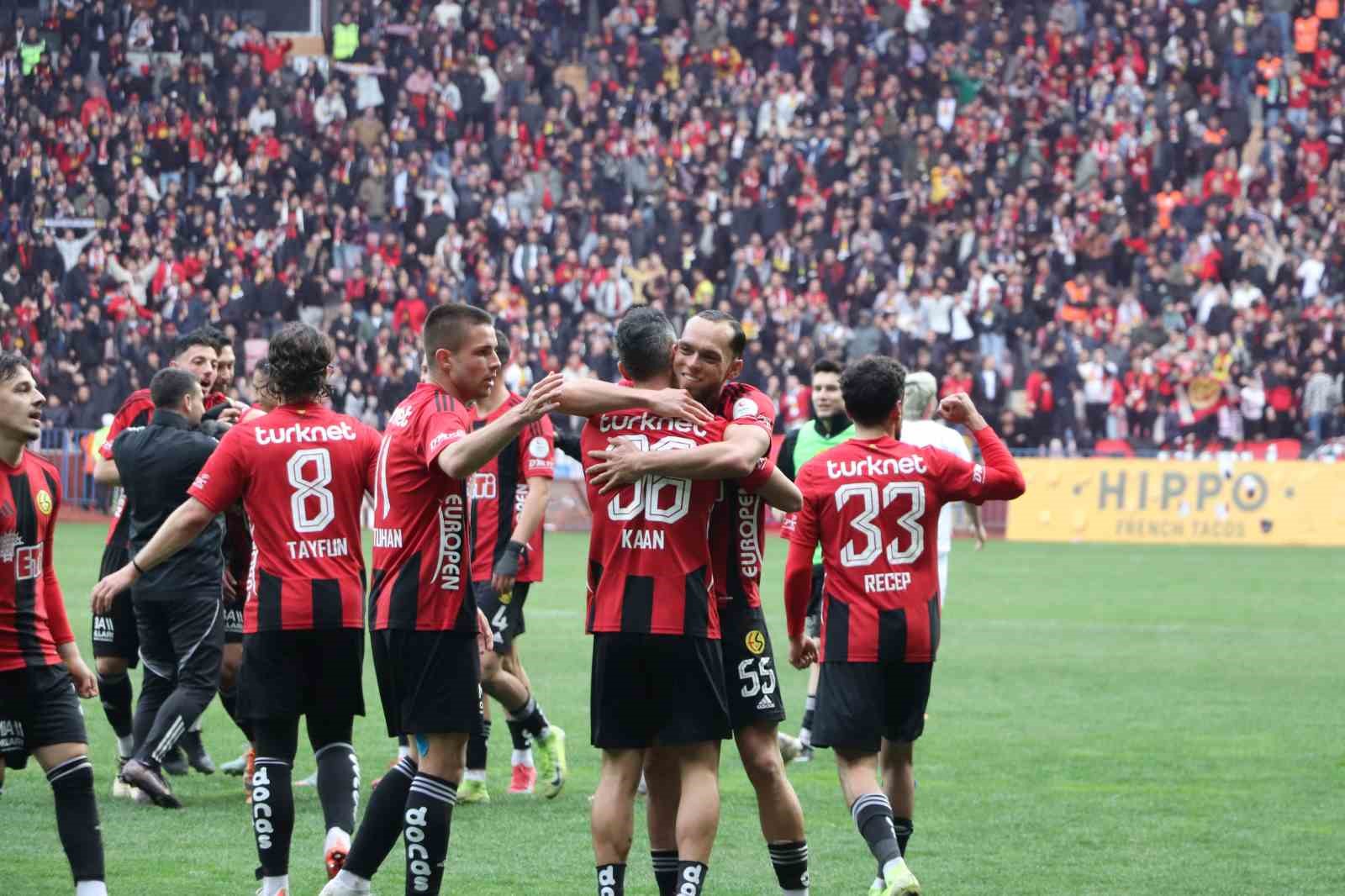 TFF 3. Lig: Eskişehirspor: 4 - Kütahyaspor: 0
TFF 3. Lig: Eskişehirspor: 4 - Kütahyaspor: 0