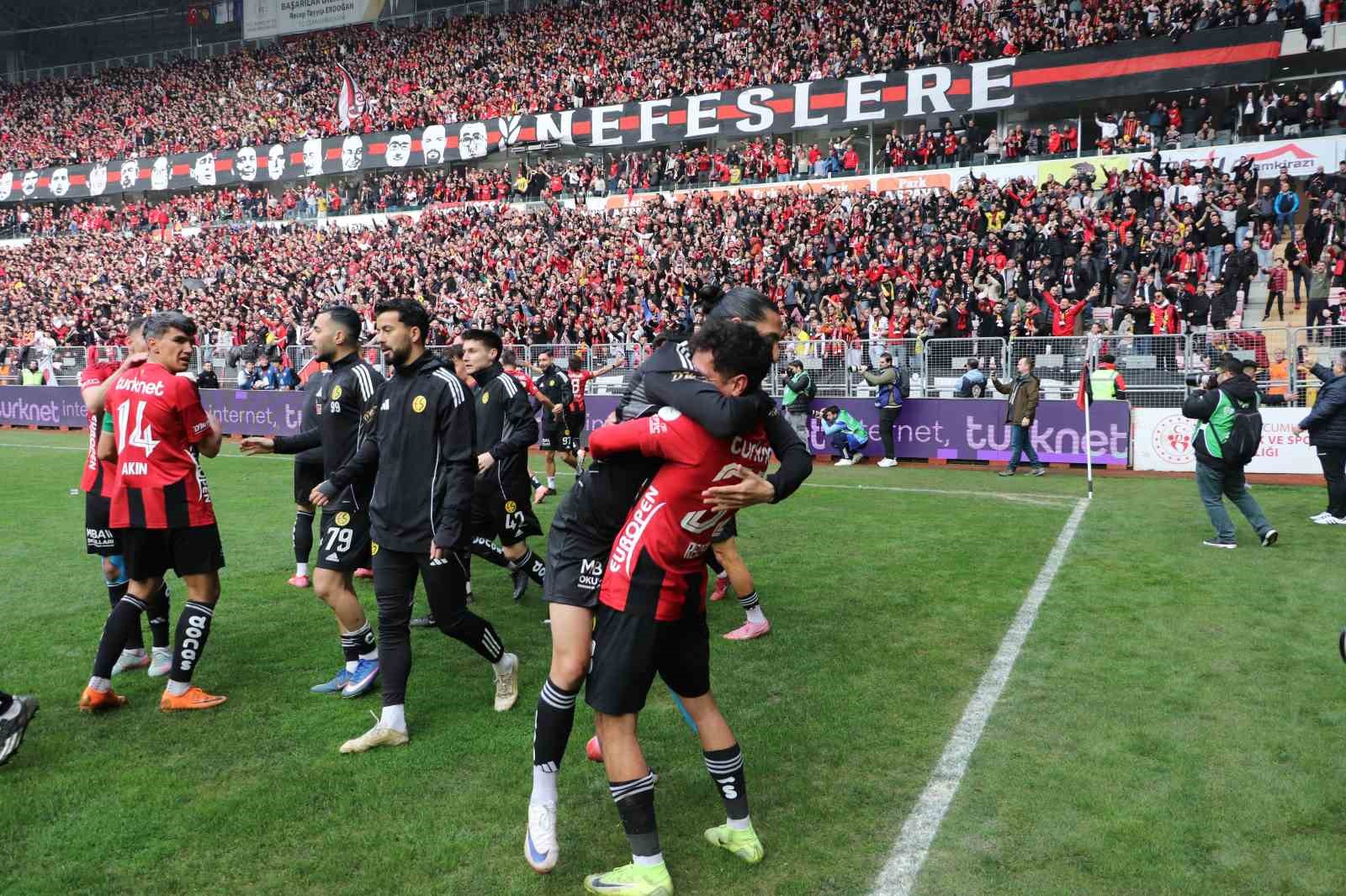 TFF 3. Lig: Eskişehirspor: 4 - Kütahyaspor: 0
TFF 3. Lig: Eskişehirspor: 4 - Kütahyaspor: 0