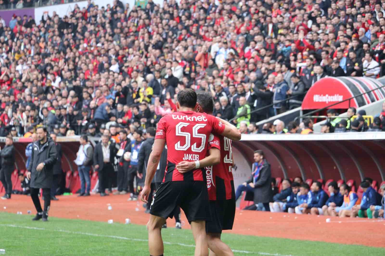 TFF 3. Lig: Eskişehirspor: 4 - Kütahyaspor: 0
TFF 3. Lig: Eskişehirspor: 4 - Kütahyaspor: 0