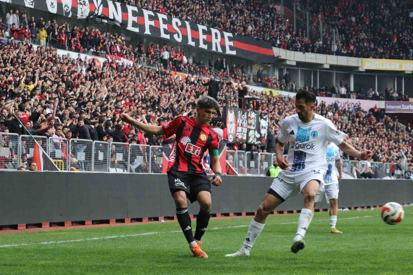 TFF 3. Lig: Eskişehirspor: 4 - Kütahyaspor: 0
TFF 3. Lig: Eskişehirspor: 4 - Kütahyaspor: 0