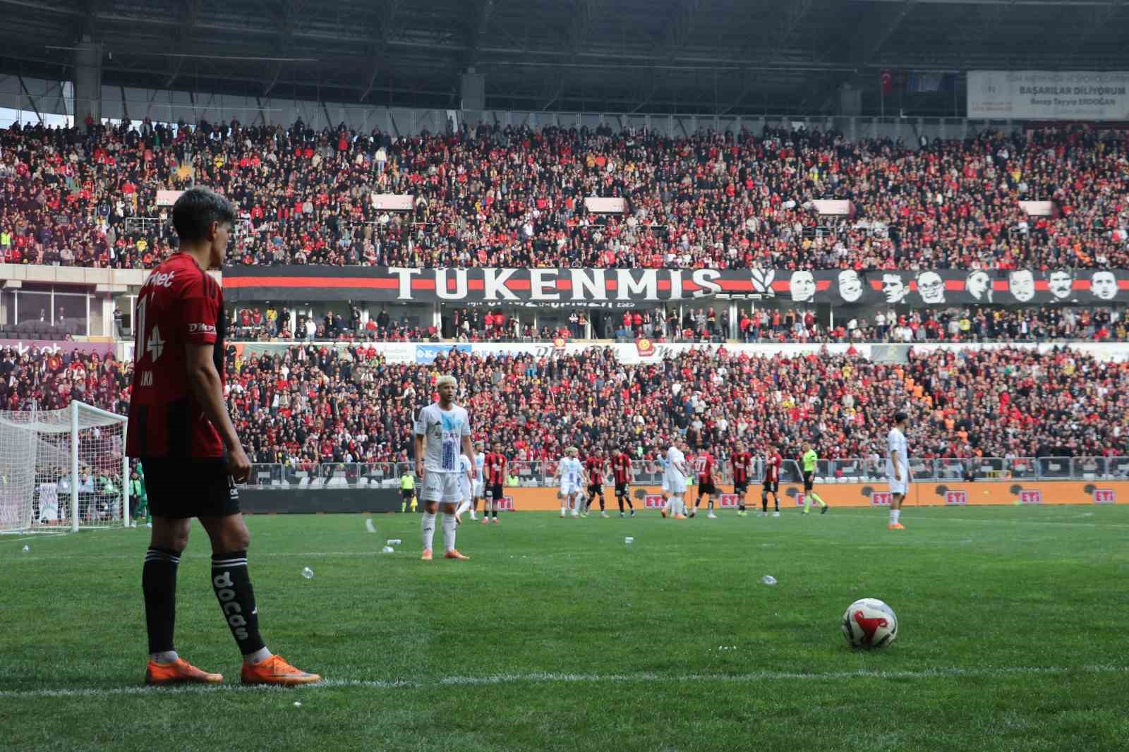 TFF 3. Lig: Eskişehirspor: 4 - Kütahyaspor: 0
TFF 3. Lig: Eskişehirspor: 4 - Kütahyaspor: 0