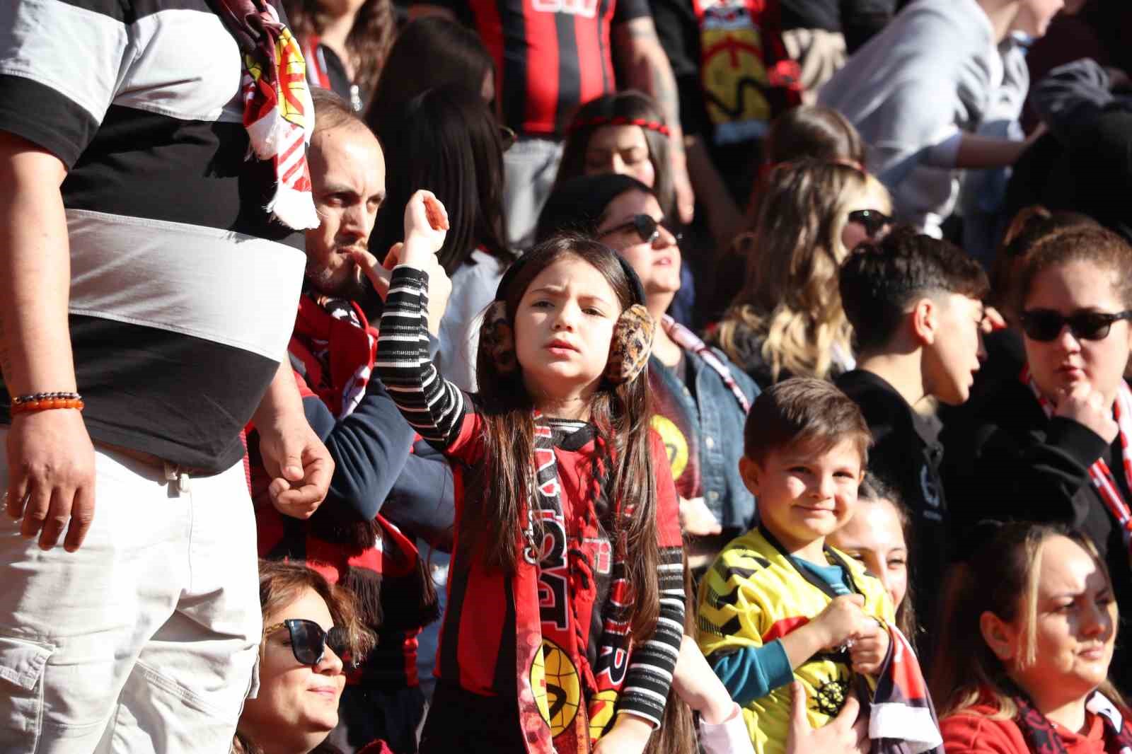 TFF 3. Lig Eskişehirspor: 7 - Bornova 1877 Sportif Yatırımlar: 0
